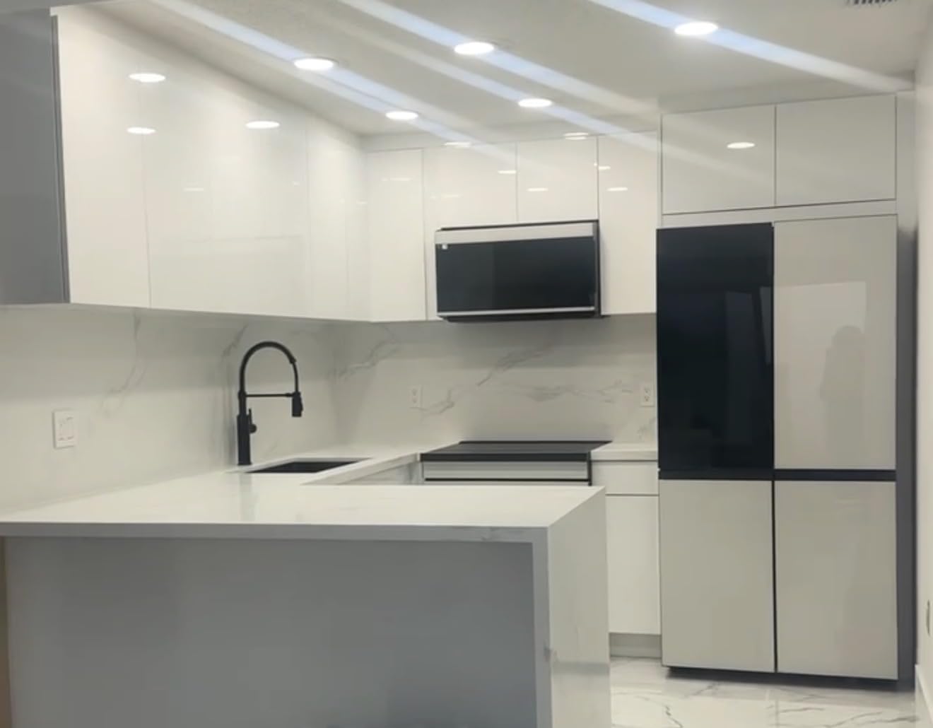 Delta Antoni Pro Style Commercial Kitchen Faucet with Pull Down Sprayer, Spotshield Stainless 18803-SP-DST customer photo 1