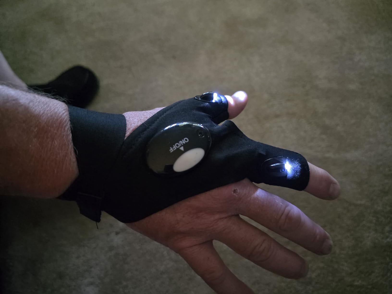 MOIPEJO LED Flashlight Gloves, Gifts for Men Dad Him Boyfriend Husband, Cool Gadget Hands-Free Finger Lights for Camping Fishing Repairing, Fathers Day Christmas Birthday Gift customer photo 2