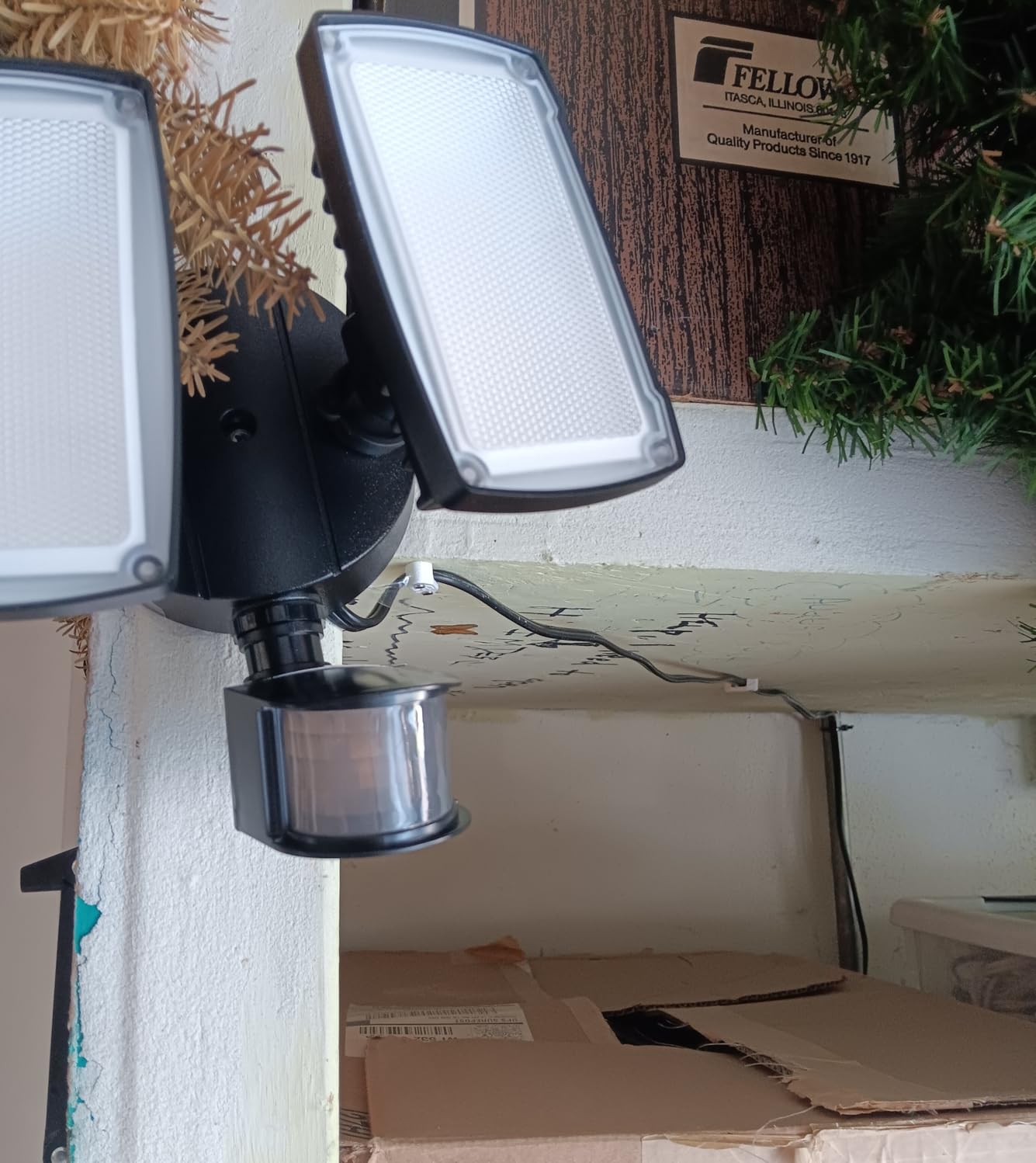 UME 19W LED Flood Light Motion Sensor Outdoor, 2 Adjustable Head, 2000LM, 5000K, IP65 Waterproof, Dusk to Dawn Security Light with Photocell for Exterior, Outside, Garage, House (Black) customer photo 1