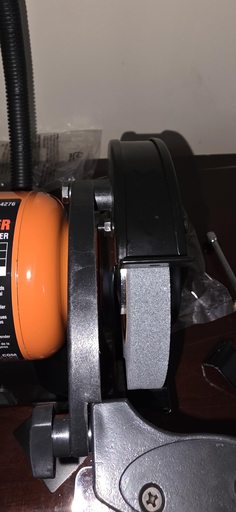 WEN BG4260 2.1-Amp 6-Inch Single Speed Bench Grinder, Orange,black customer photo 2