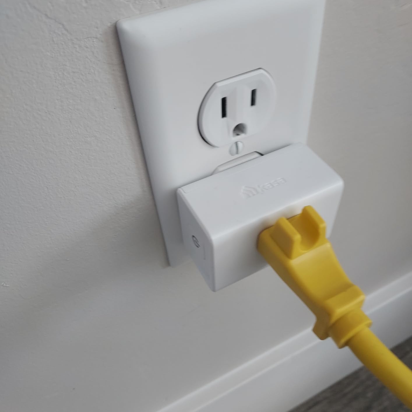 Kasa Smart Plug Ultra Mini 15A, EP10P4, Smart Home Wi-Fi Outlet | Works with Alexa & Google Home, No Hub Required, UP Certified, 2.4GHz Wi-Fi Only, 4-Pack, White customer photo 1