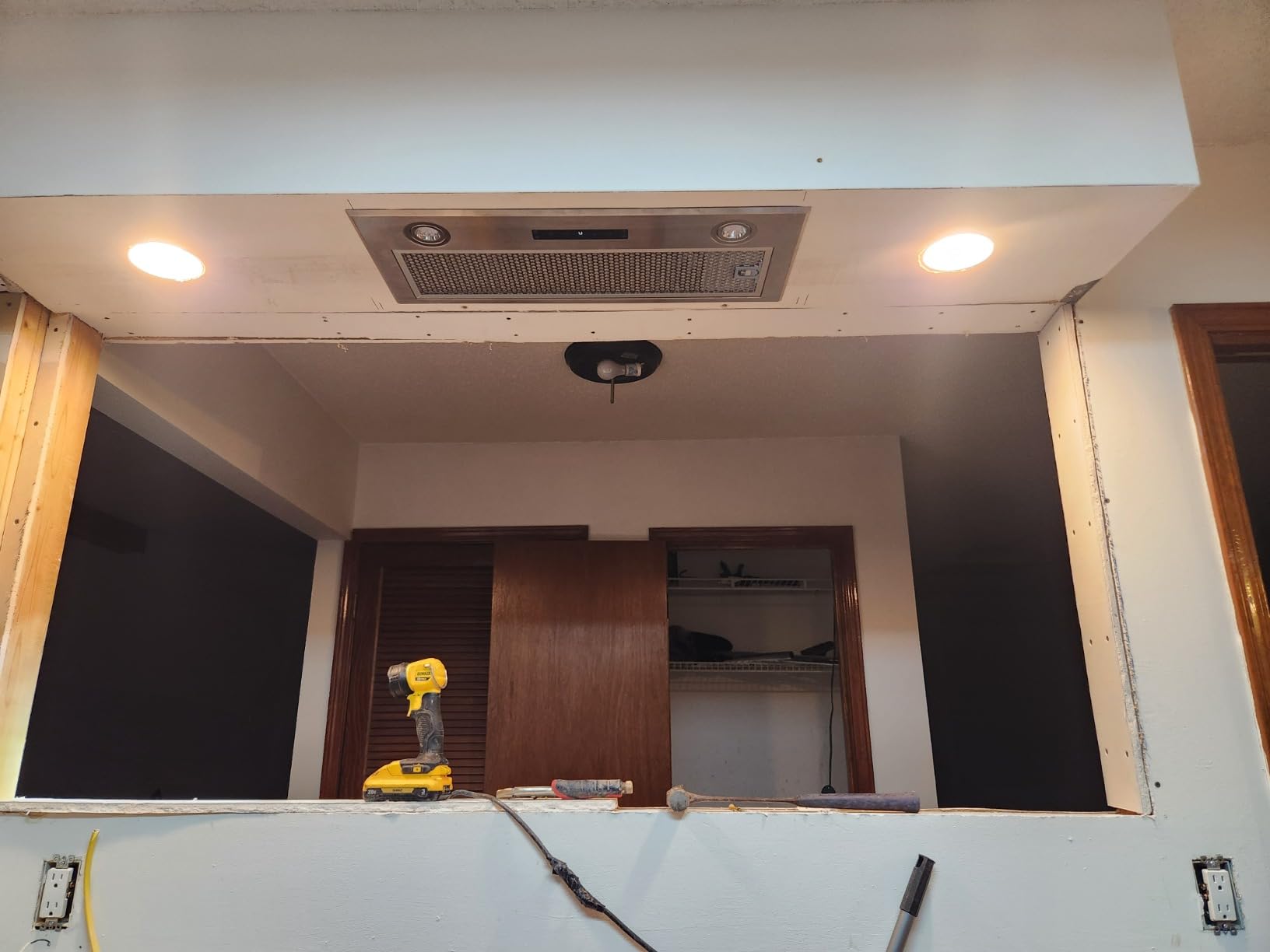 COMFEE' Range Hood 30 Inch Under Cabinet 200 CFM Ducted/Ductless customer photo 2