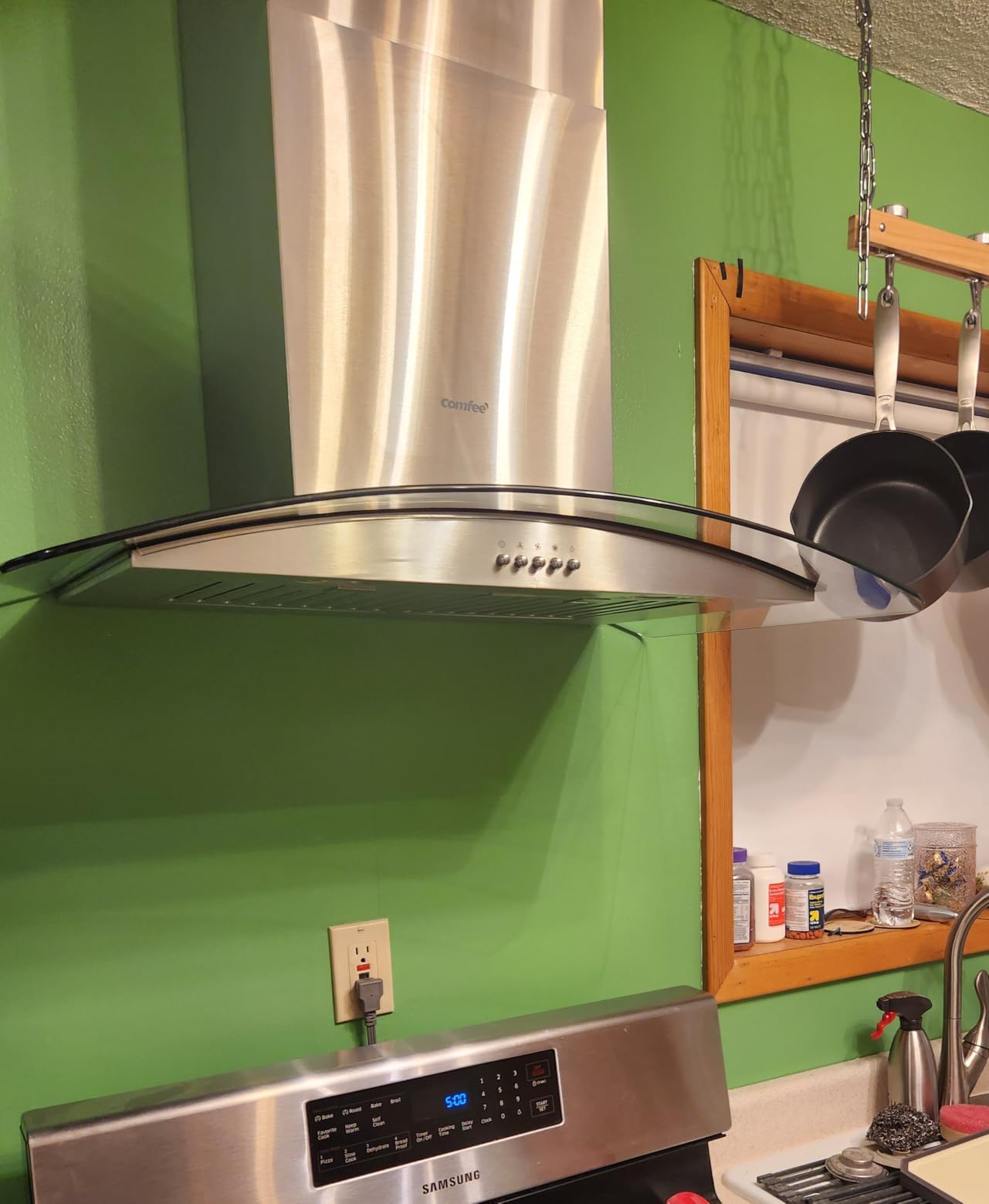 COMFEE' 30 Inch Wall Mount Range Hood, 450 CFM Ductless/Ducted Convertible | Island Range Hood 3-Speed Exhaust Fan, Curved Glass Stainless Steel Kitchen Vent Hood, 2 Baffle Filters, 2 LED Lights customer photo 1