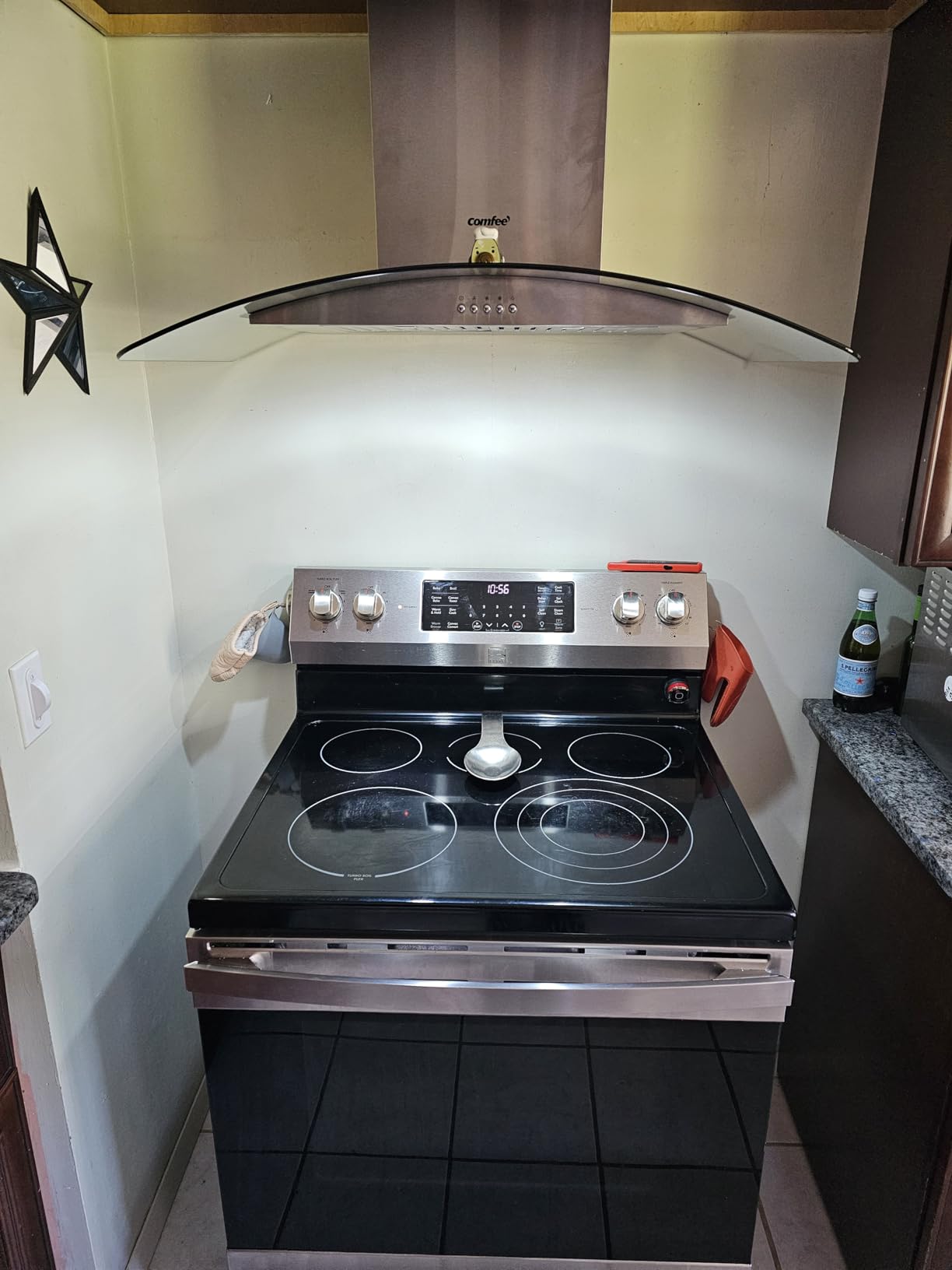 COMFEE' 30 Inch Wall Mount Range Hood, 450 CFM Ductless/Ducted Convertible | Island Range Hood 3-Speed Exhaust Fan, Curved Glass Stainless Steel Kitchen Vent Hood, 2 Baffle Filters, 2 LED Lights customer photo 2