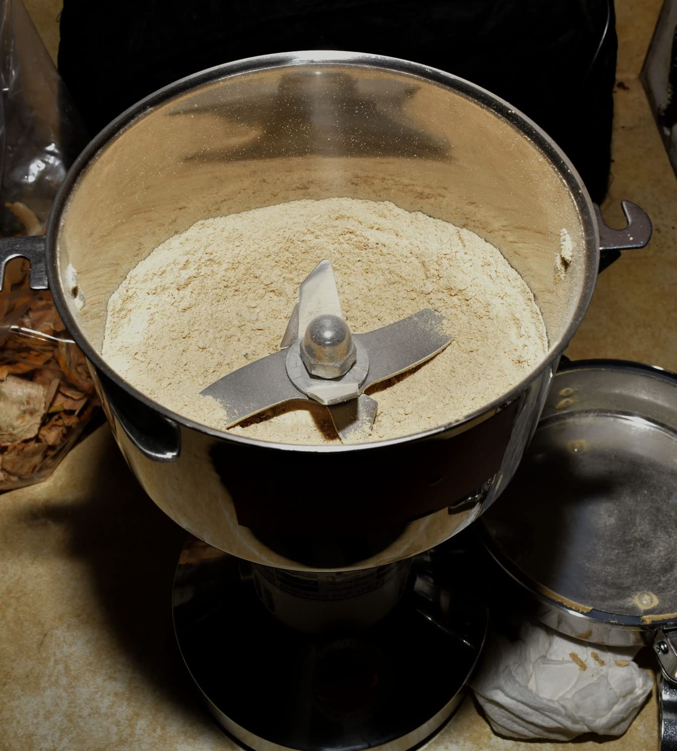 Grain Mill Grinder 750g High Speed Electric Stainless Steel Grinder Cereals Corn Flour Pulverizer Powder Machine for Dry Spice Herbs Grains Coffee Rice Pepper customer photo 1
