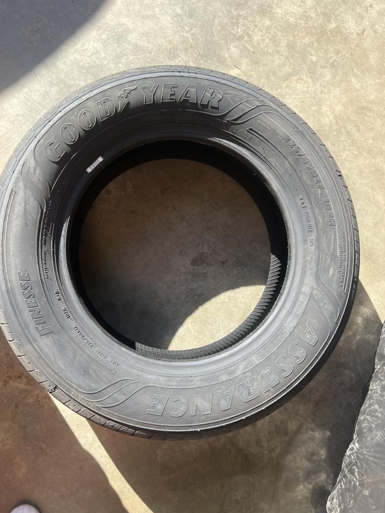 Goodyear Assurance Finesse All-Season 225/65R17 SL 102 H Tire customer photo 1
