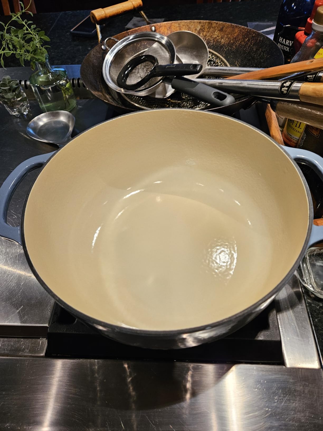 Lodge Essential Enamel Cast Iron Dutch Oven with Lid 7.5 Quart - Oven-Safe Enamel Cookware up to 500° F - Heat-Retaining Braising & Roasting Pot - Non-Toxic Cookware - Indigo customer photo 1