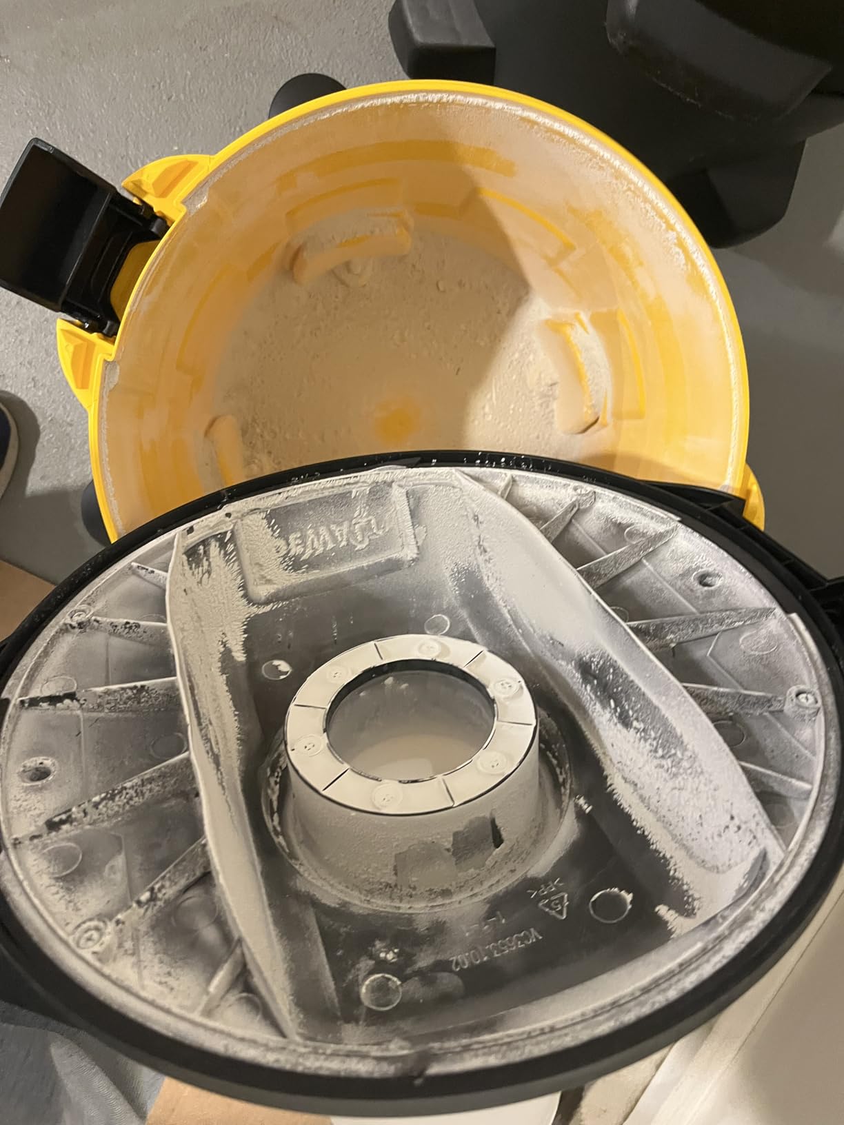 DEWALT 6 Gallon Dust Separator for Wet/Dry Shop Vacuums, DXVCS002 customer photo 2