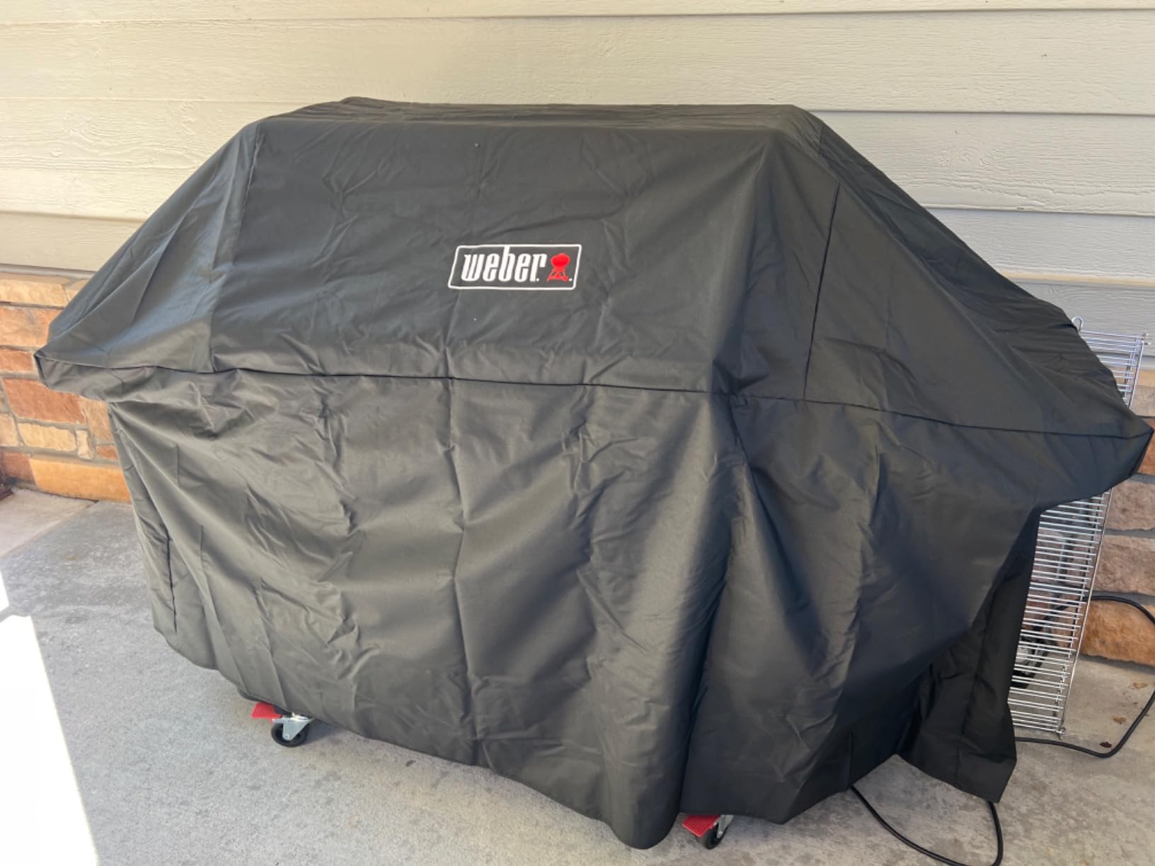 Weber Premium Outdoor Grill Cover for Select Genesis Gas Grills, Black | For Genesis 400 Series 4-Burner Gas Grills - Water-Resistant customer photo 2