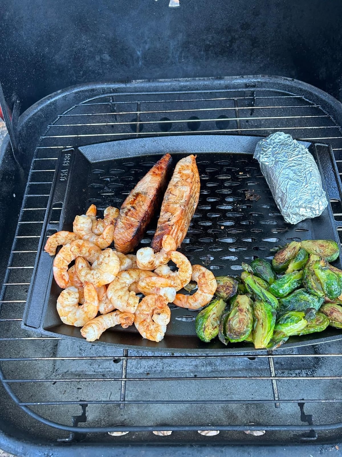 Lodge Pre-Seasoned Cast Iron Rectangle Grill Topper - Use on the Grill - Grilling Pan Designed to Protect Food from Falling Through the Grate - Cast Iron 15 Inch customer photo 2