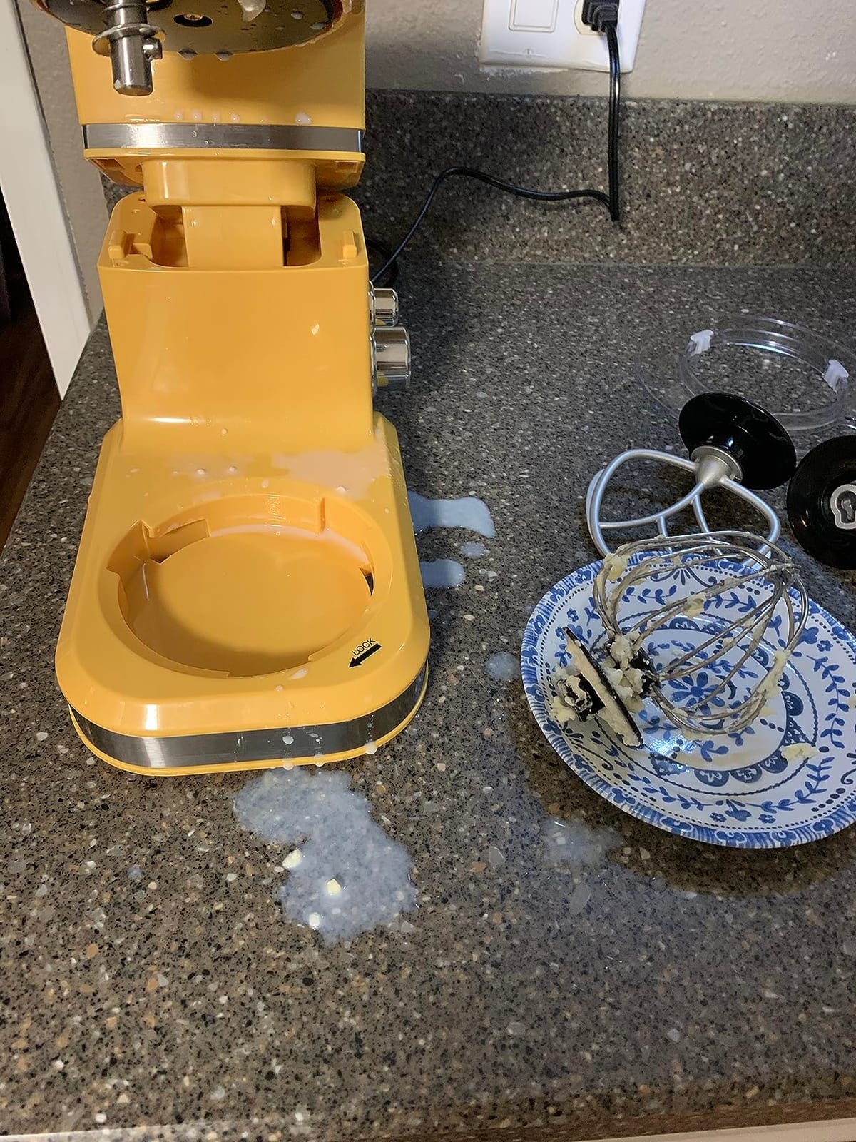 Kitchen in the box Stand Mixer,3.2Qt Small Electric Food Mixer,6 Speeds Portable Lightweight Kitchen Mixer for Daily Use with Egg Whisk,Dough Hook,Flat Beater (Black) customer photo 2
