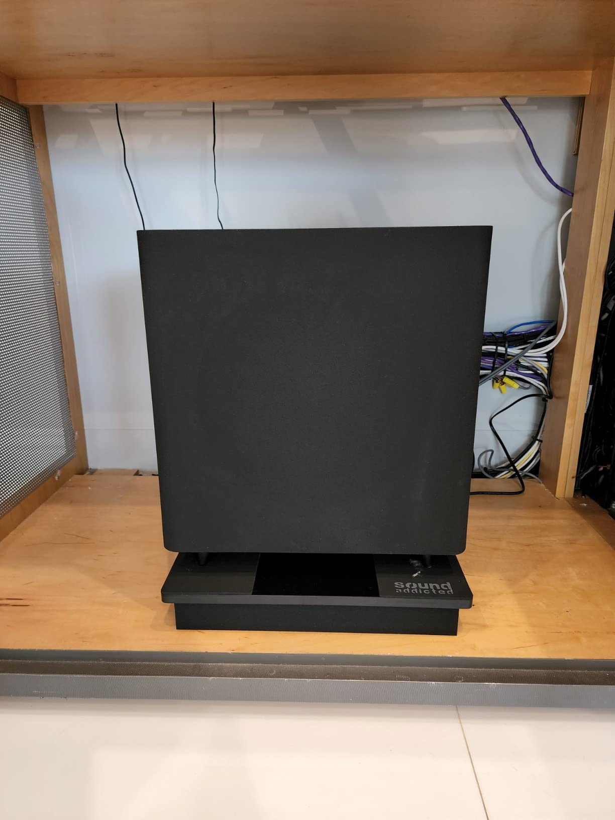 Sound Addicted VibeBoss P12 - Acoustic Isolation Platform Suitable for 12-15 inches Large Subwoofers (20'' x 17'' x 3'') customer photo 1