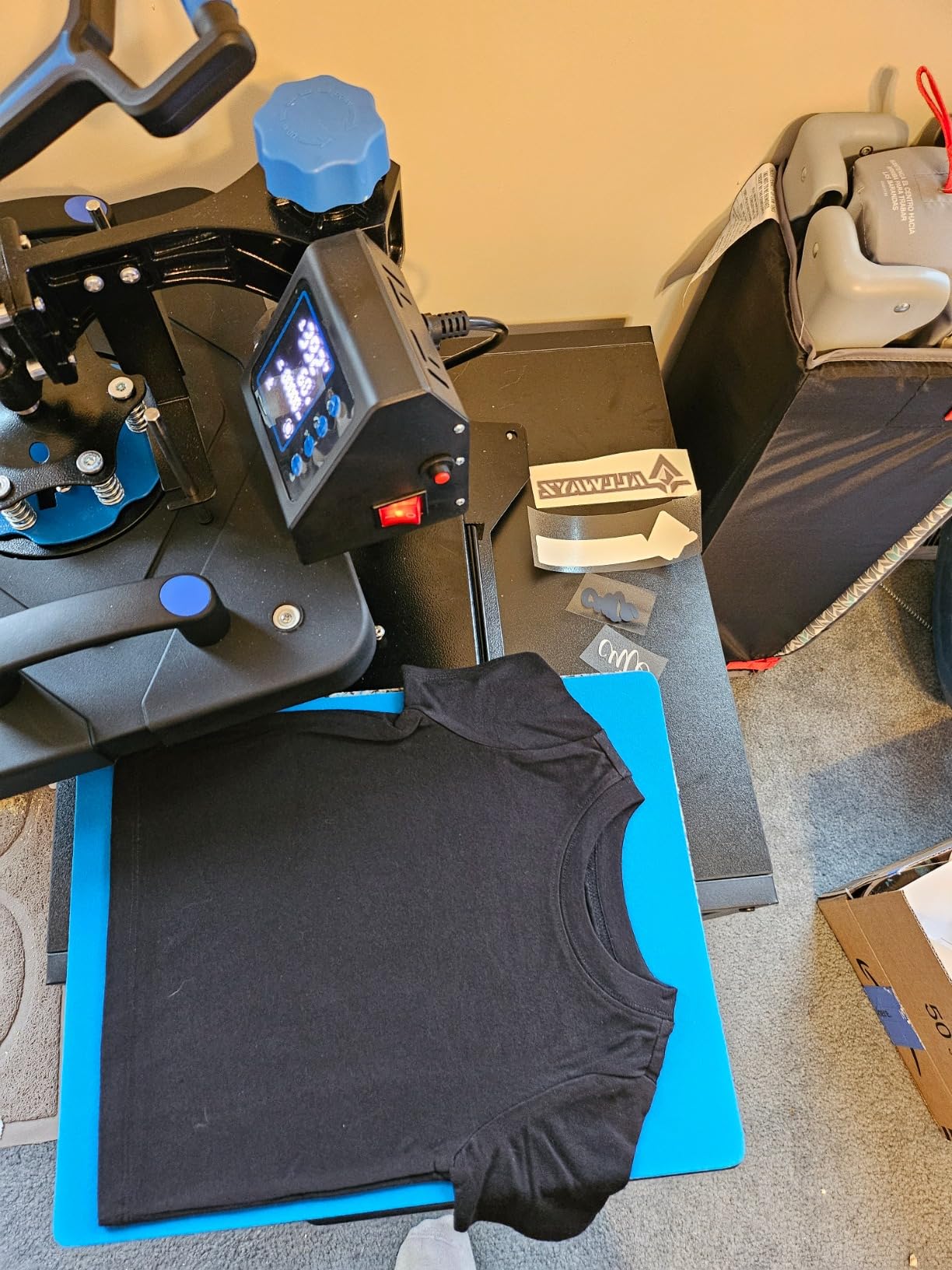 HORGELU Upgraded 5 in 1 Heat Press Machine 12x15 Inch Heat Transfer Machine 360-Degree Swing Away Multifunction Digital Sublimation Combo Heat Press for T Shirt Mug Hat Plate 110V Black Blue customer photo 2