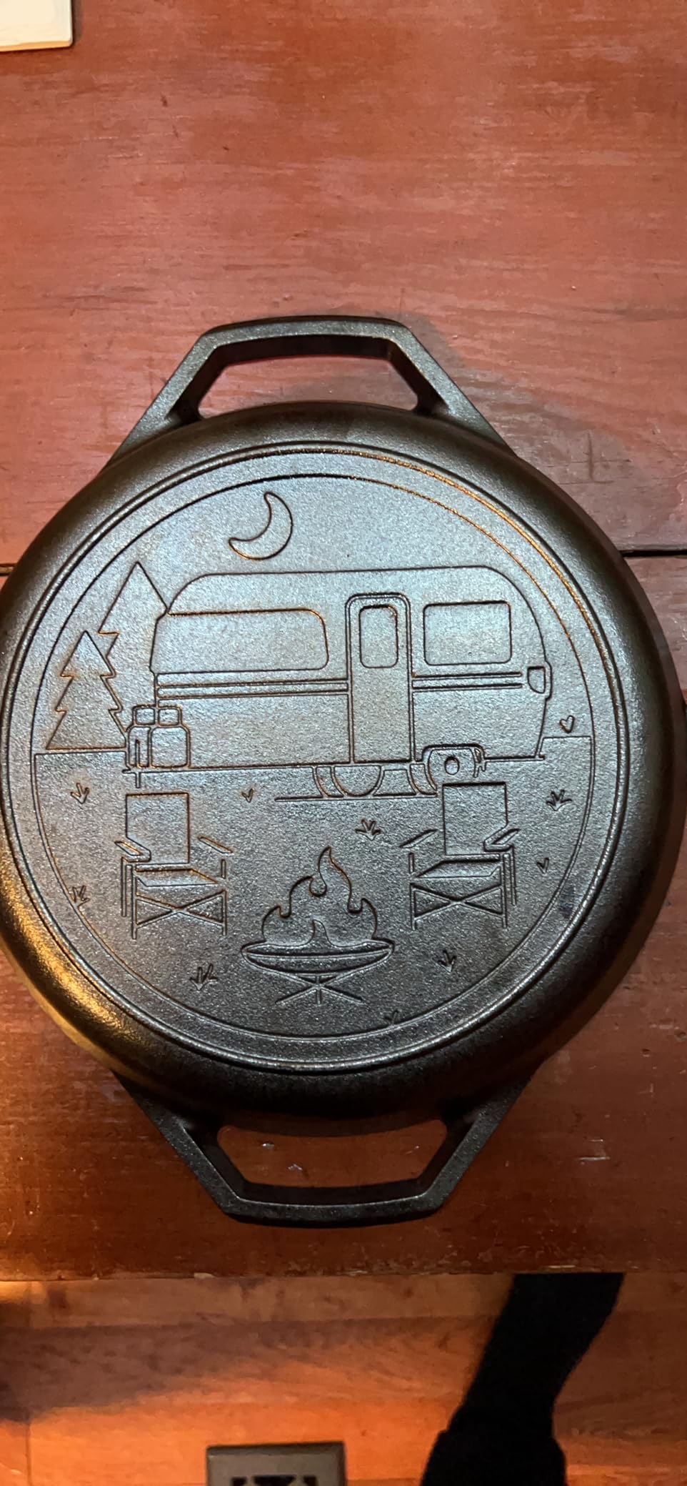 Lodge Wanderlust Series Cast Iron Camper Skillet, 10.25 Inches customer photo 1
