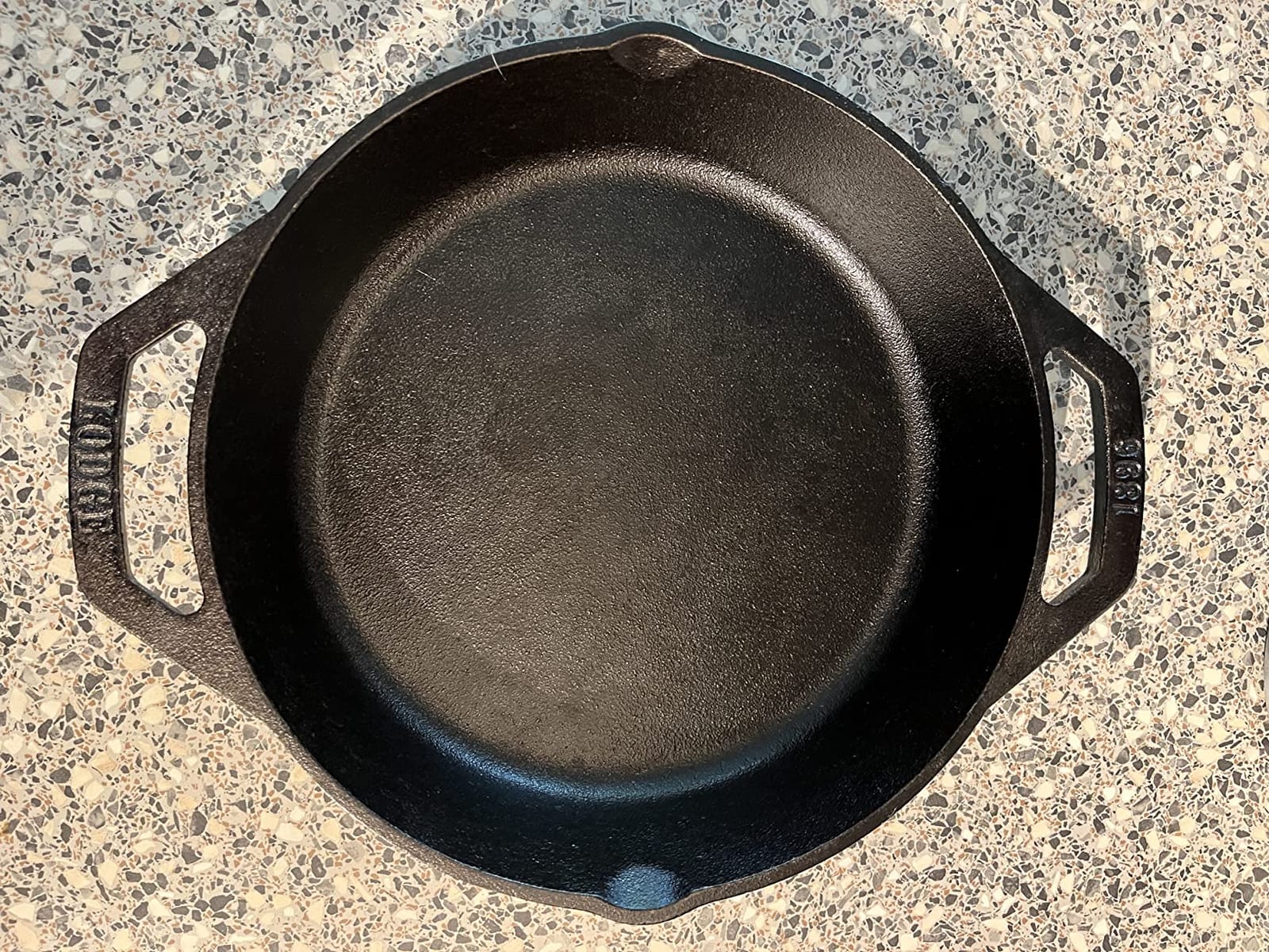 Lodge Wanderlust Series Cast Iron Camper Skillet, 10.25 Inches customer photo 2