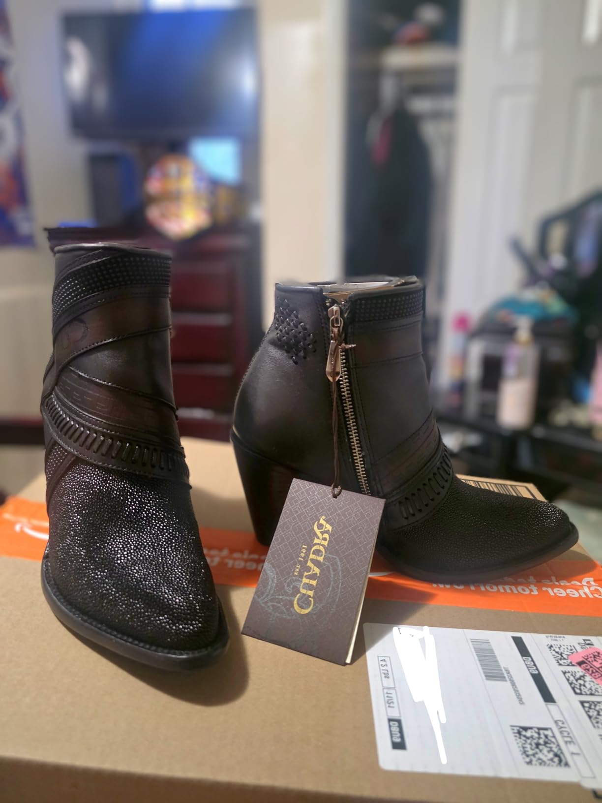 Cuadra Women's Stingray Leather Bootie Black Inner Zip customer photo 2