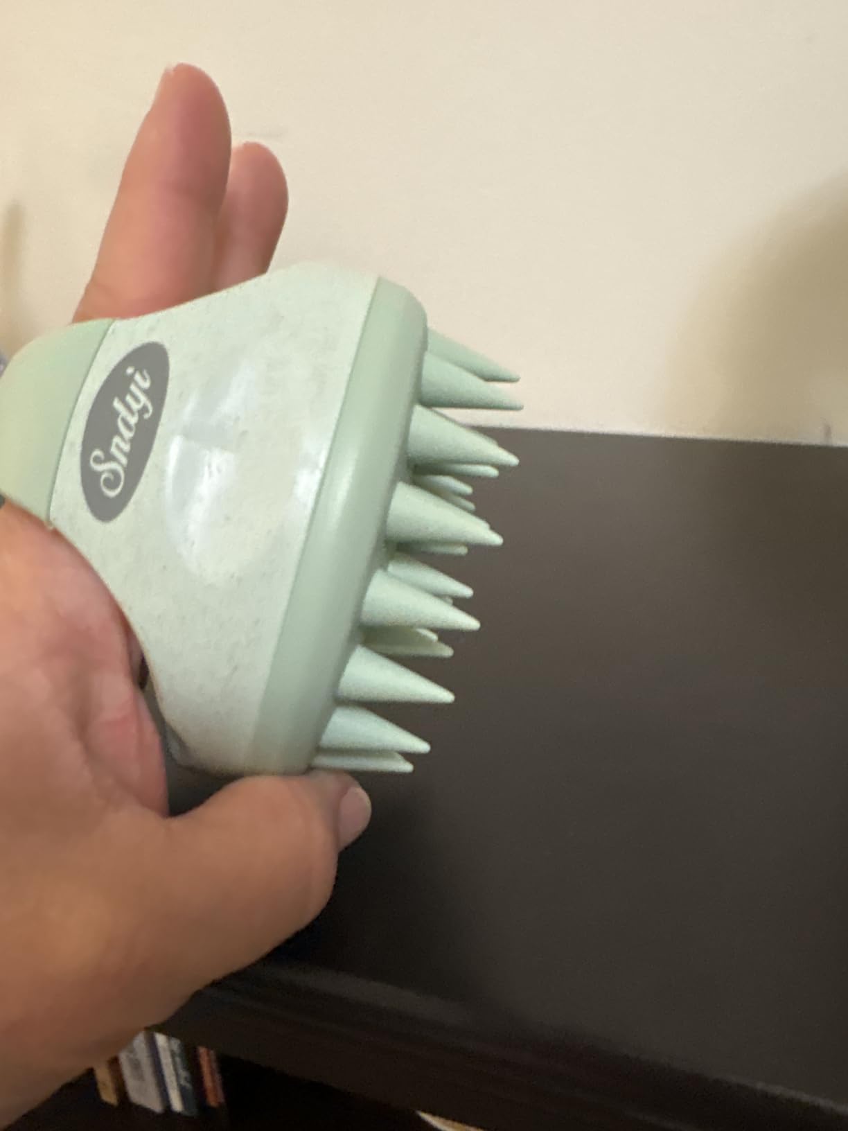 Sndyi Scalp Massager Shampoo Brush, Scalp Scrubber with Soft Silicone Bristles, Scalp Exfoliator for Dandruff Removal, Scalp Massager for Hair Growth, Wet Dry Hair Brush for Scalp Care, Green customer photo 1