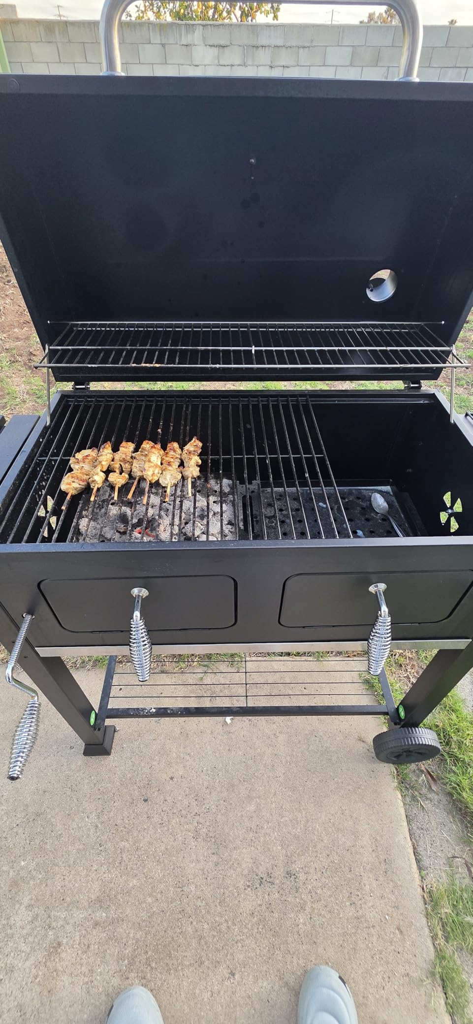 Captiva Designs Charcoal Grills Extra Large Barbecue Grill Heavy Duty | 794 SQ.IN Oversize Cooking Area, Outdoor BBQ Cooking Grill with 2 Individual Lifting Charcoal Trays and Foldable Side Tables customer photo 2