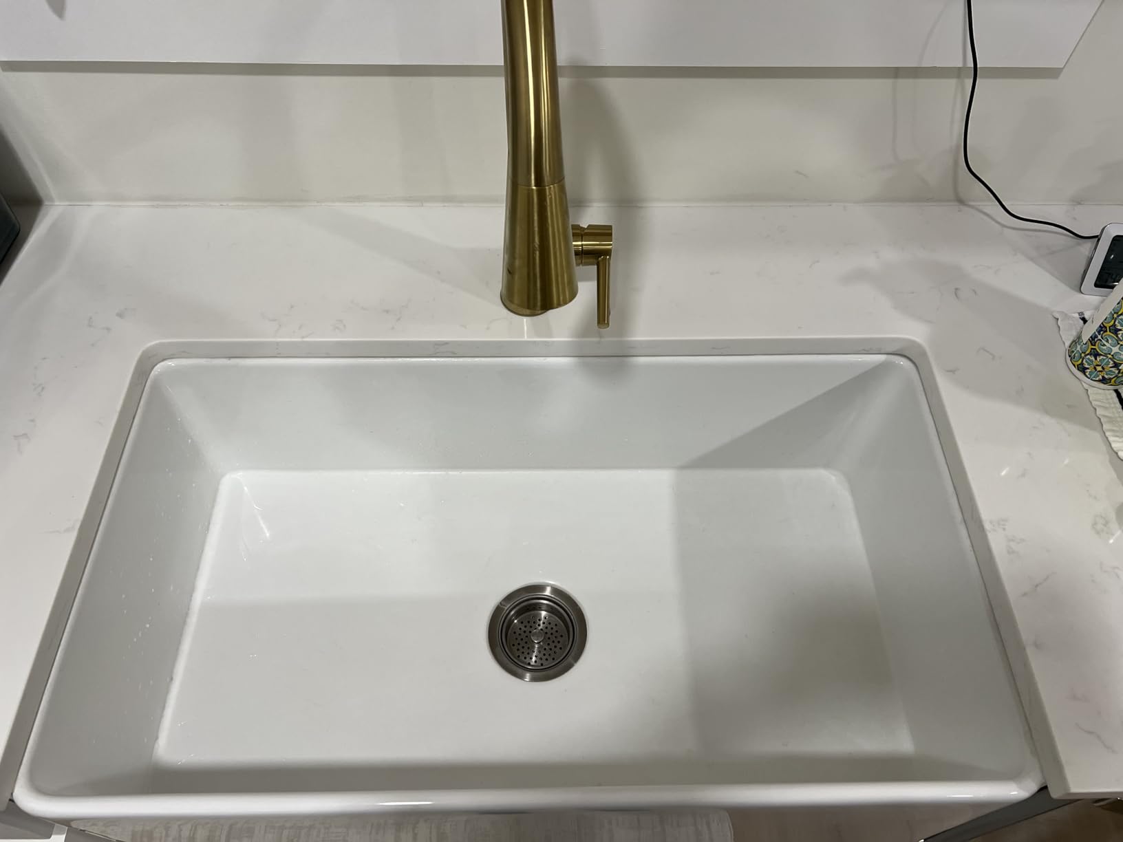 TUKTUK White Farmhouse Sink 33 inch Fireclay Apron Front Farm House Kitchen Sink Single Bowl Deep Drop In Undermount Reversible Heavy Duty Easy to Clean Porcelain Kitchen Basin Modern Luxury Accessory customer photo 1