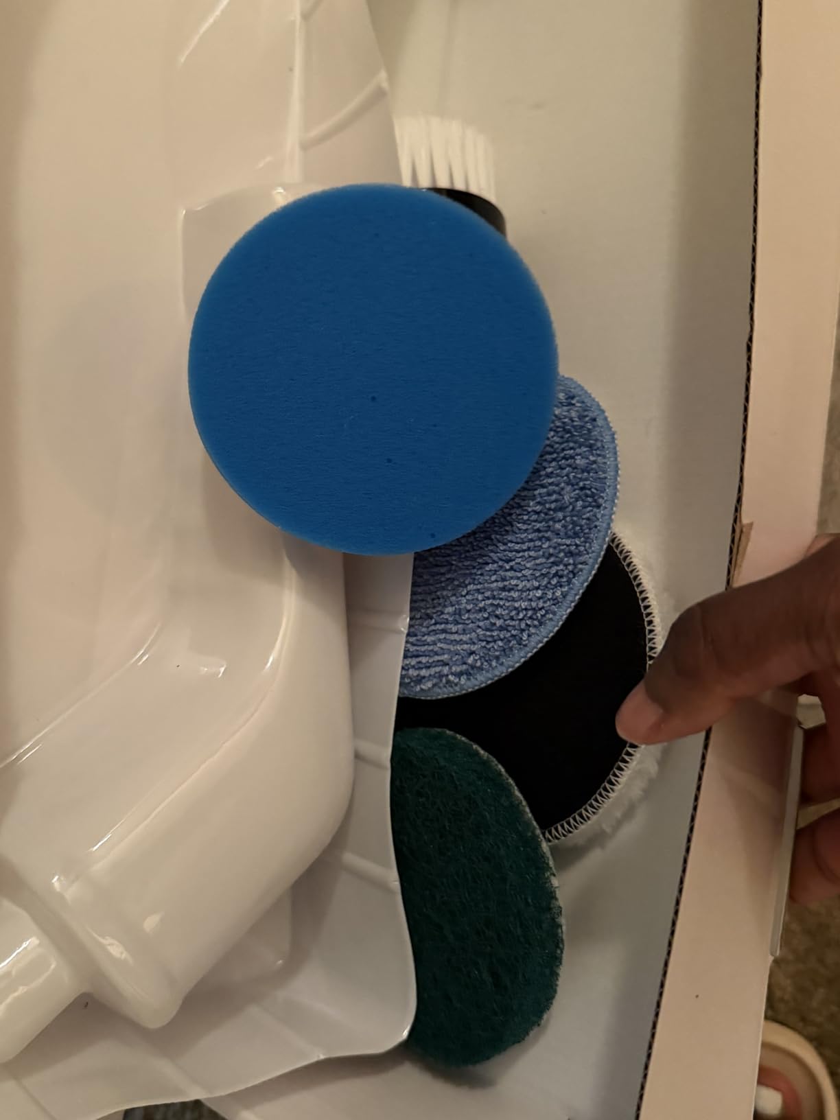 Leebein Electric Spin Scrubber, Cordless Cleaning Brush with 8 Replaceable Brush Heads, Tub and Floor Tile 360 Power Scrubber Dual Speed with Adjustable & Detachable Handle for Bathroom Kitchen Car customer photo 1