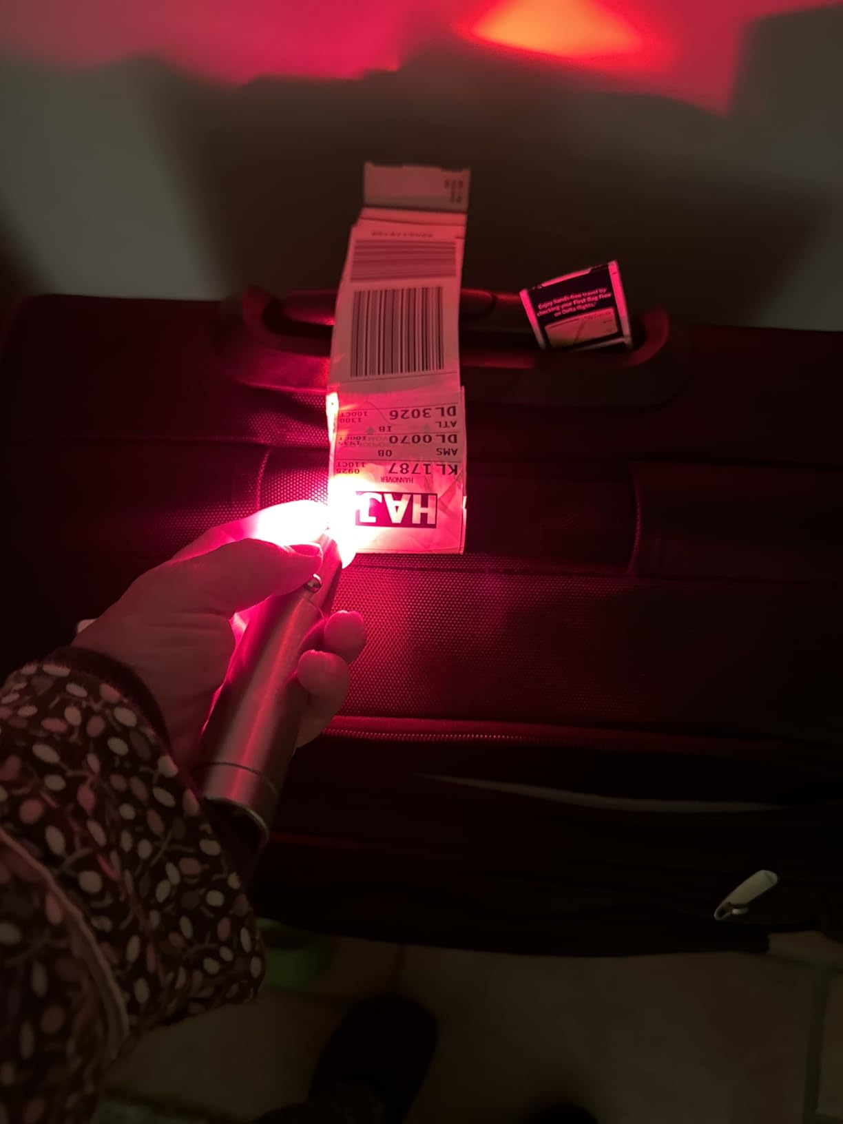 LifePro Lumicure Red Light Therapy Torch - Red Light Therapy Wand Handheld | 630nm 660nm & 850nm LEDs - Near Infrared Red light Therapy For Body - For Daily Muscle Relaxation and Comfort customer photo 2