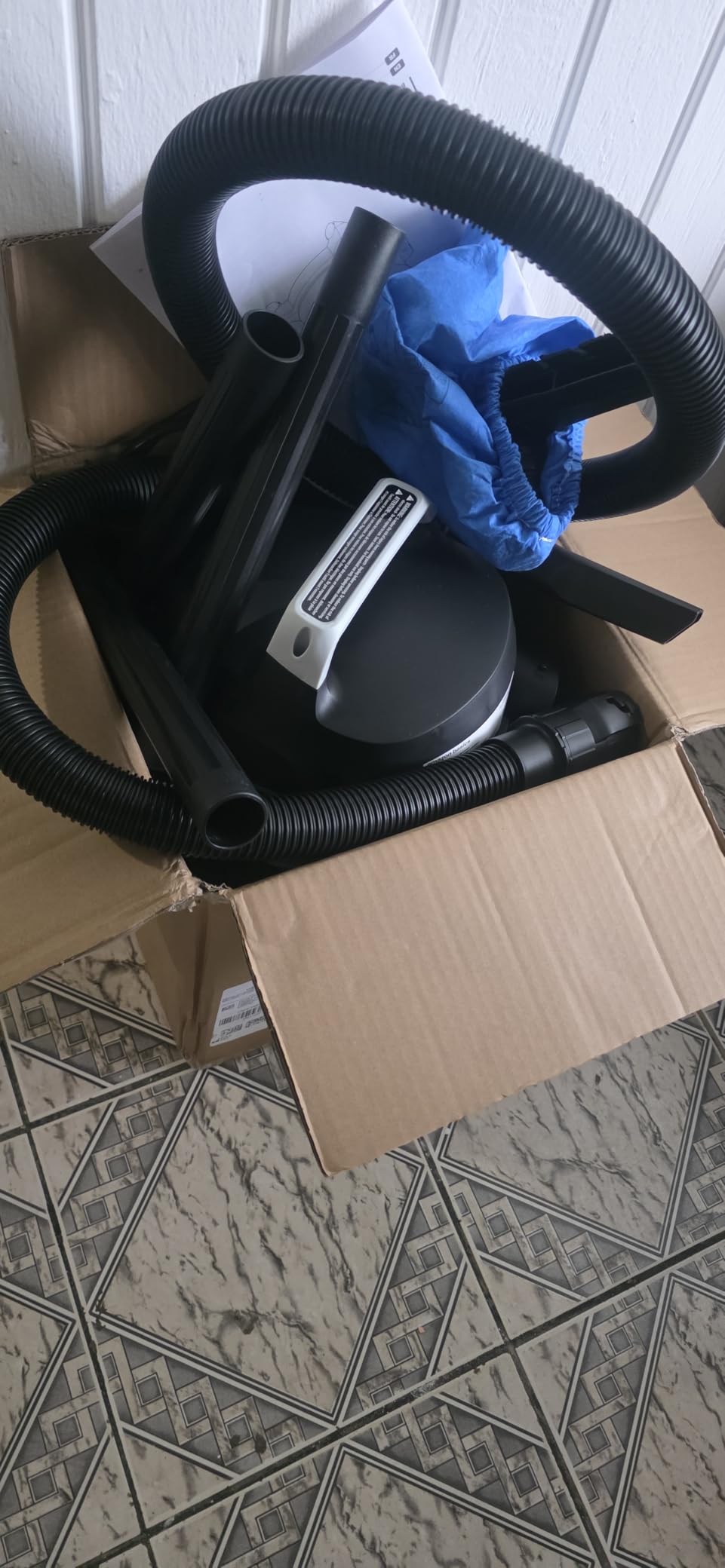 Amazon Basics Wet Dry Shop Vacuum Cleaner, 4 Gallon, 3 HP Stainless Steel customer photo 2