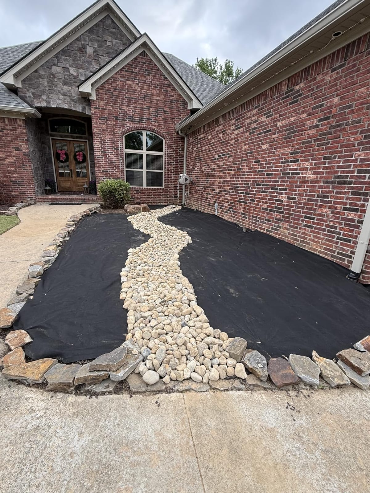 VEVOR Geotextile Landscape, 4ft x 100ft 8 oz Non-Woven PP Drainage 350N Tensile Strength & 440 N Load Capacity, for Ground Cover, Garden Fabric, French Drains, Black customer photo 2