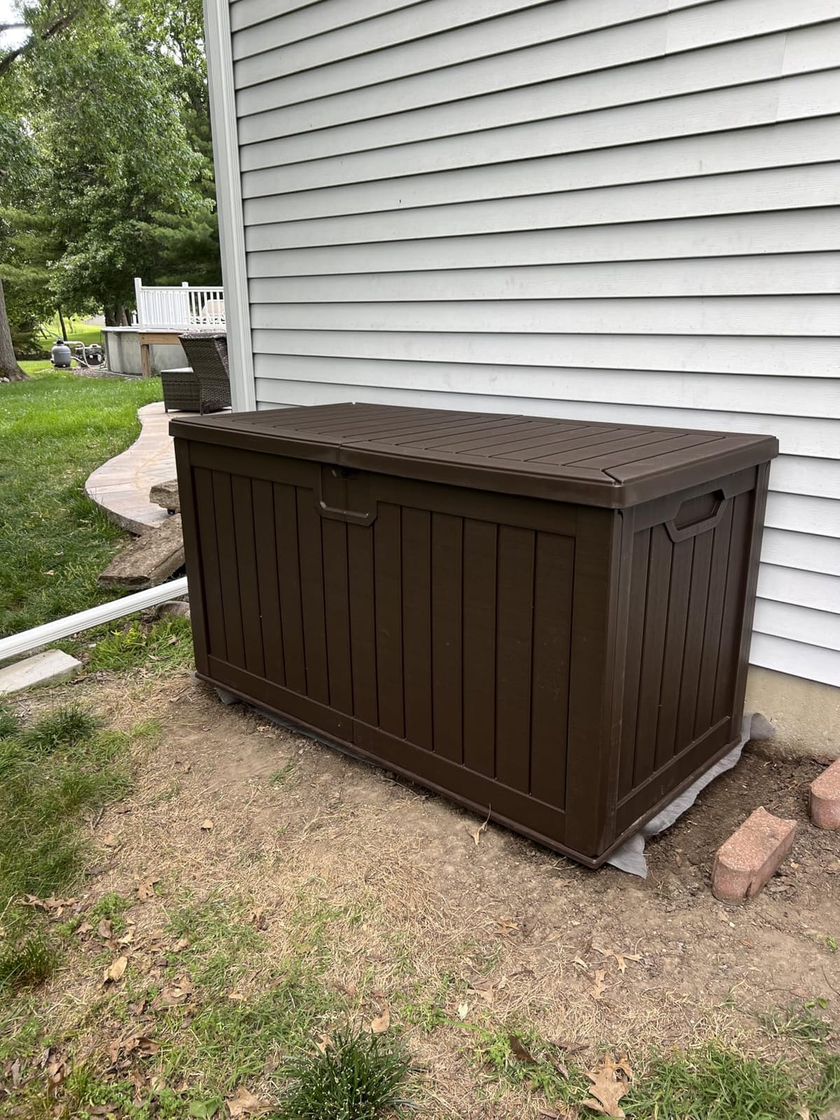 Flamaker Resin Deck Box 120 Gallon Waterproof Large Outdoor Storage Box | Indoor Imitation Wood Resin Plastic Delivery Box for Patio Furniture Garden Tools and Pool Deck Chest customer photo 1