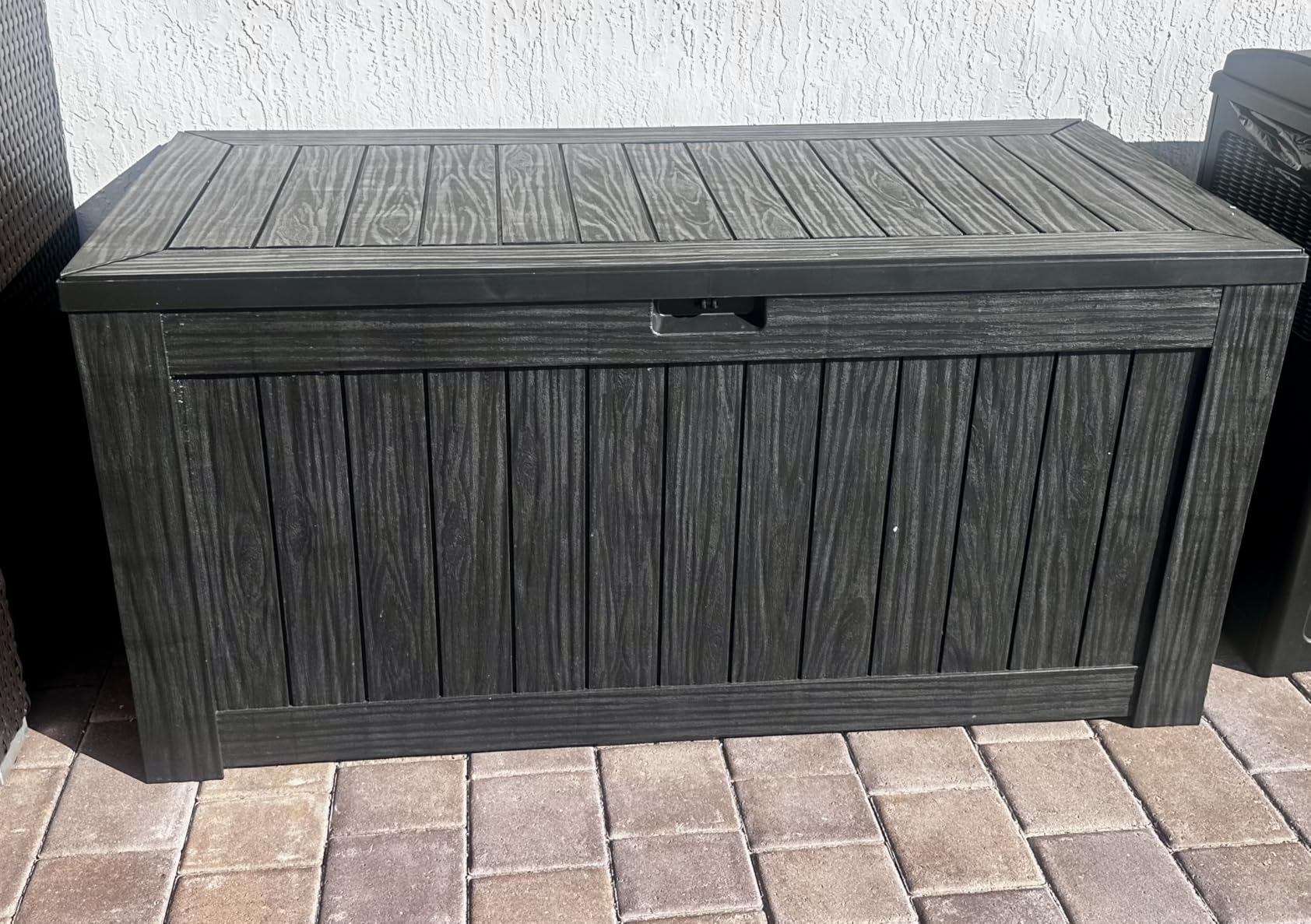 Flamaker Resin Deck Box 120 Gallon Waterproof Large Outdoor Storage Box | Indoor Imitation Wood Resin Plastic Delivery Box for Patio Furniture Garden Tools and Pool Deck Chest customer photo 2