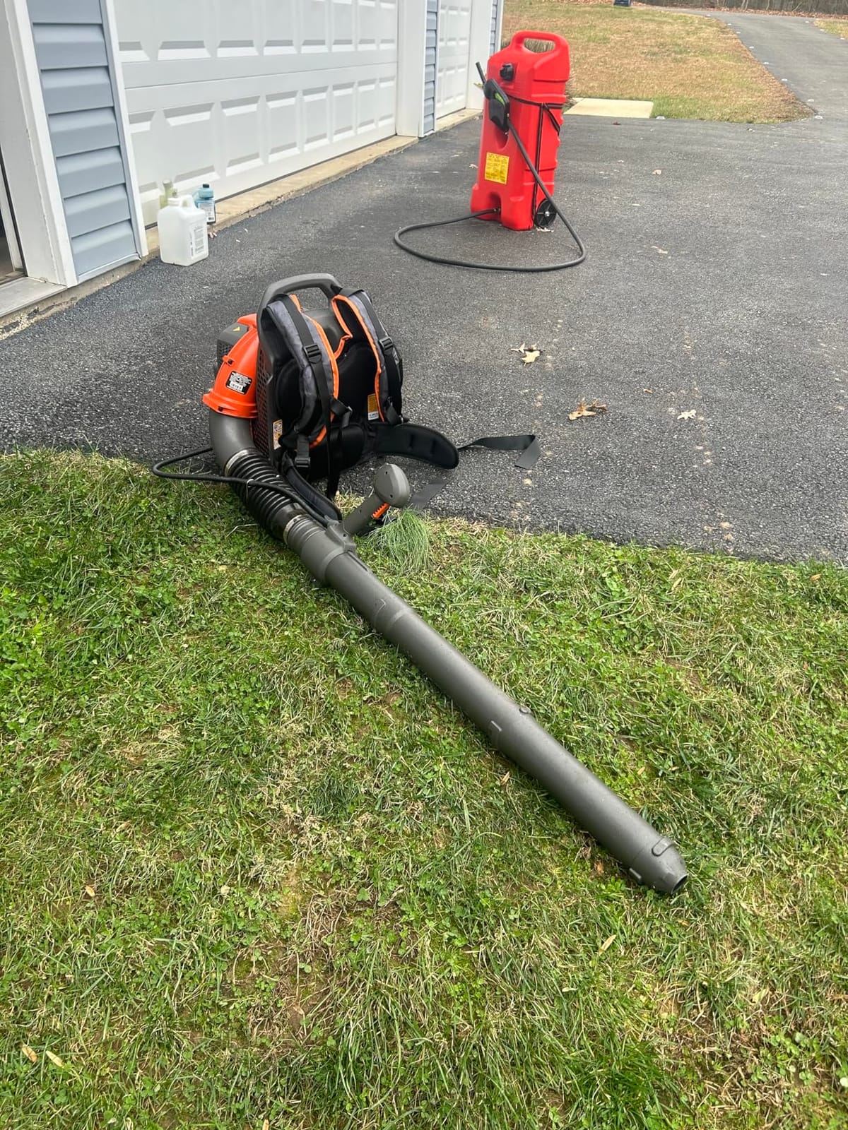 Husqvarna 150BT Gas Leaf Blower, 51-cc 2.16-HP 2-Cycle Backpack Leaf Blower, 765-CFM, 270-MPH, 22-N Powerful Clearing Performance and Ergonomic Harness System customer photo 2