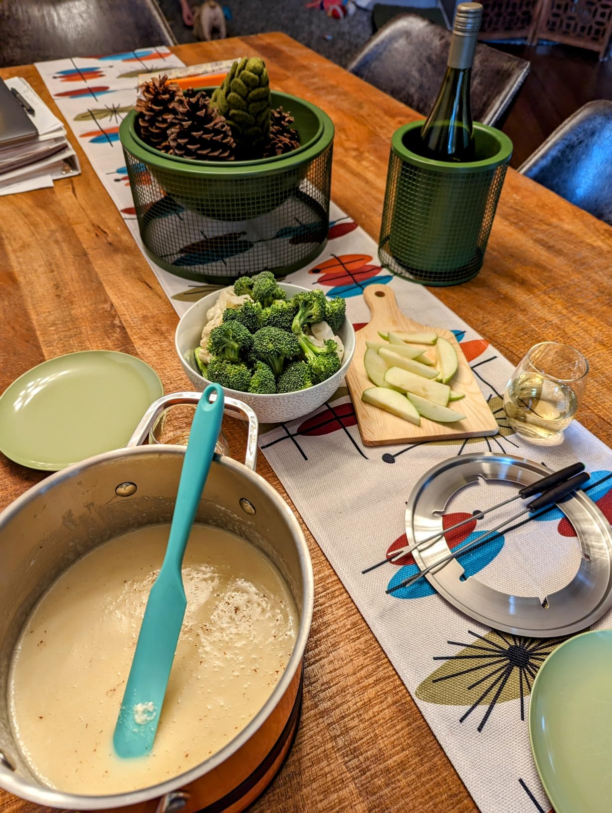 GREECHO Fondue Pot Electric Set, 2.6 Qt Stainless Steel Electric Fondue Pot with 3 Preset Mode (Cheese, Chocolate & Broth), 1200W, 6 Color-Coded Forks, Orange customer photo 1