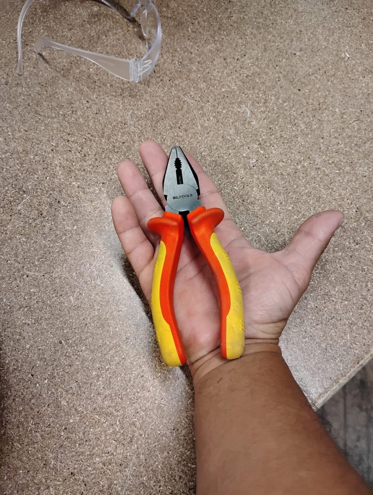 BILITOOLS 12-Piece 1000V VDE Insulated Screwdriver and Pliers Set | Magnetic Slotted and Phillips Tips, Insulated Long Nose, Combination, Diagonal and Water Pump Pliers, Voltage Tester customer photo 2