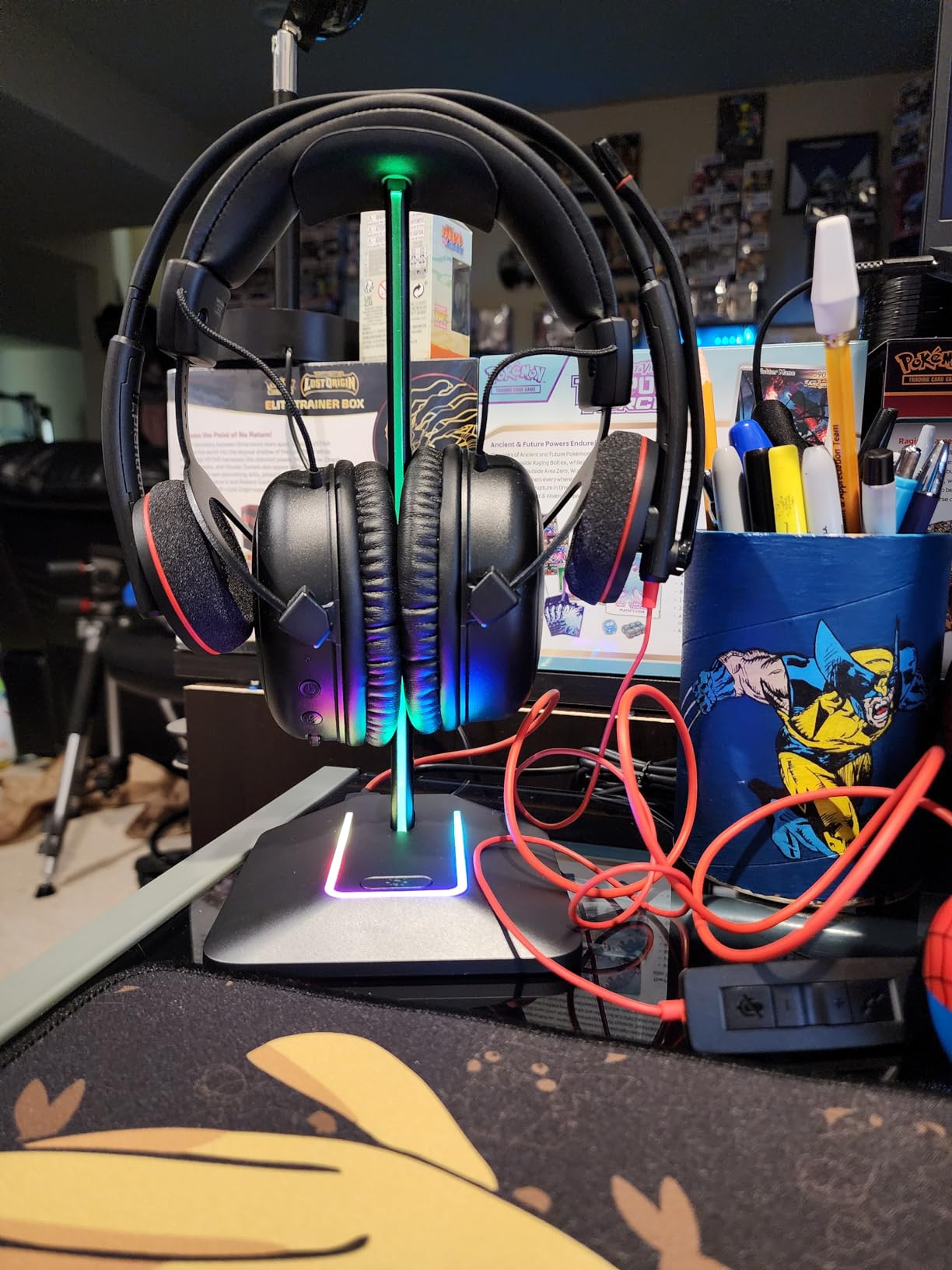 New Bee Headphone Stand with RGB Lighting, Sturdy Aluminum Gaming Headset Holder with USB-C & USB Charging Ports, Stable Desktop Earphone Stand for All Headphones Size, Black customer photo 1