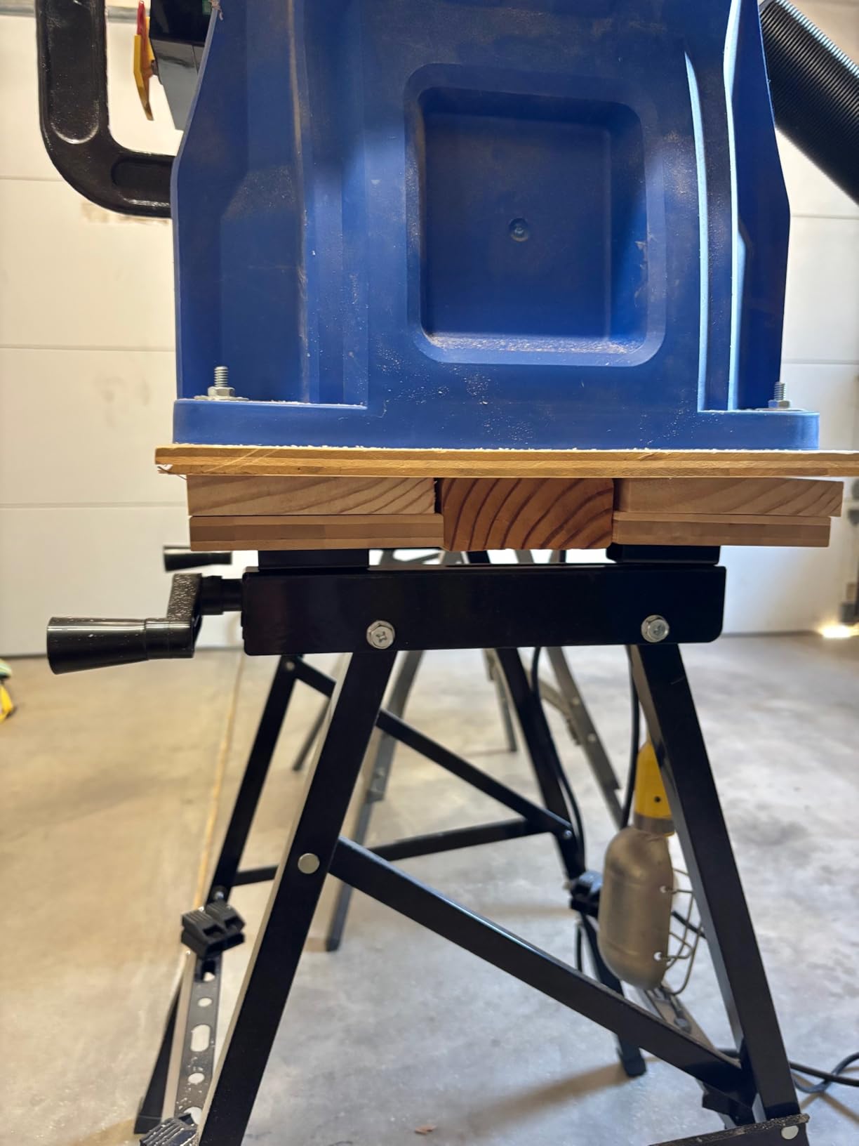 POWERTEC Portable Small Workbench with Vise, Imprinted Ruler and Protractor Scale, Folding Sawhorse/Worktable and 4 Bench Dogs for Woodworking Projects (MT4006V) customer photo 1