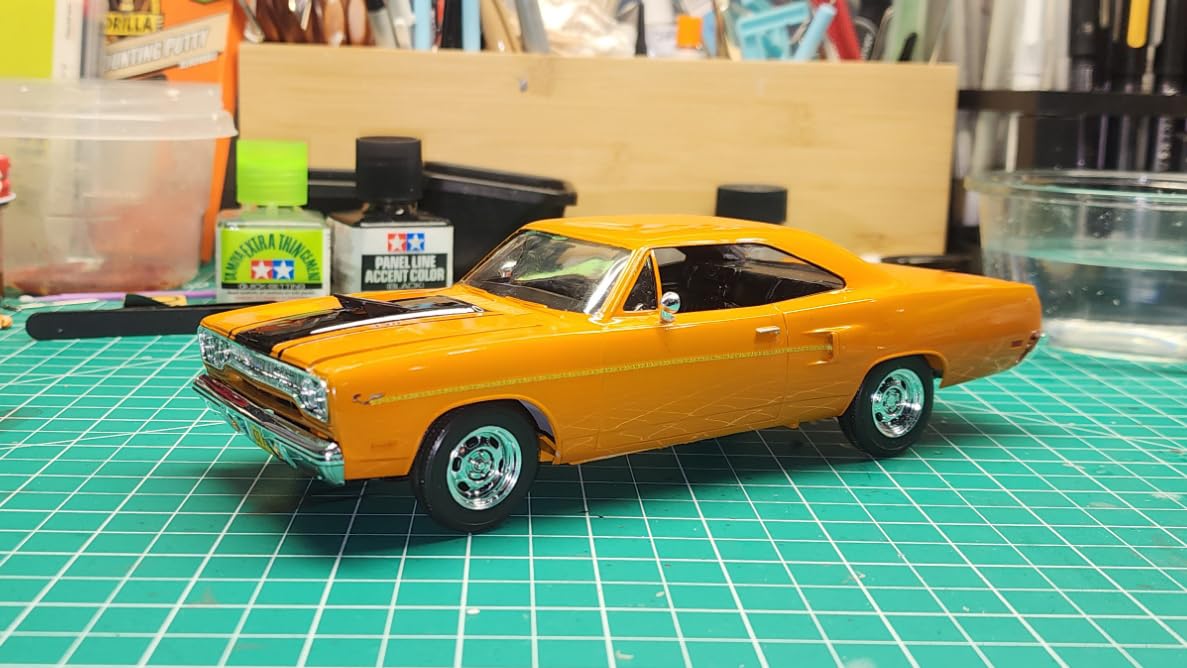 Revell 1970 Plymouth Road Runner Plastic Car Model Building Kit 1:24 Scale customer photo 2