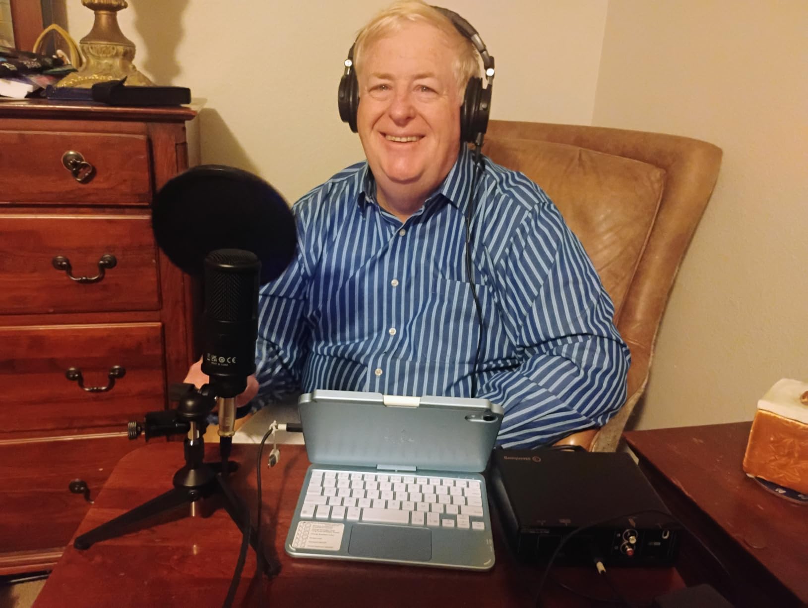 Steinberg UR12B Podcast Starter Pack with Mic, Mic Stand, and Pop Shield customer photo 1