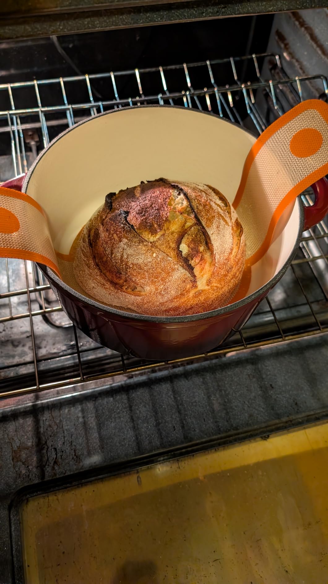 Miereirl 6 Quart Enameled Dutch Oven Pot with Lid, Cast Iron Dutch Oven with Dual Handles for Bread Baking, Cooking, Non-stick Enamel Coated Cookware (Dark Blue) customer photo 2