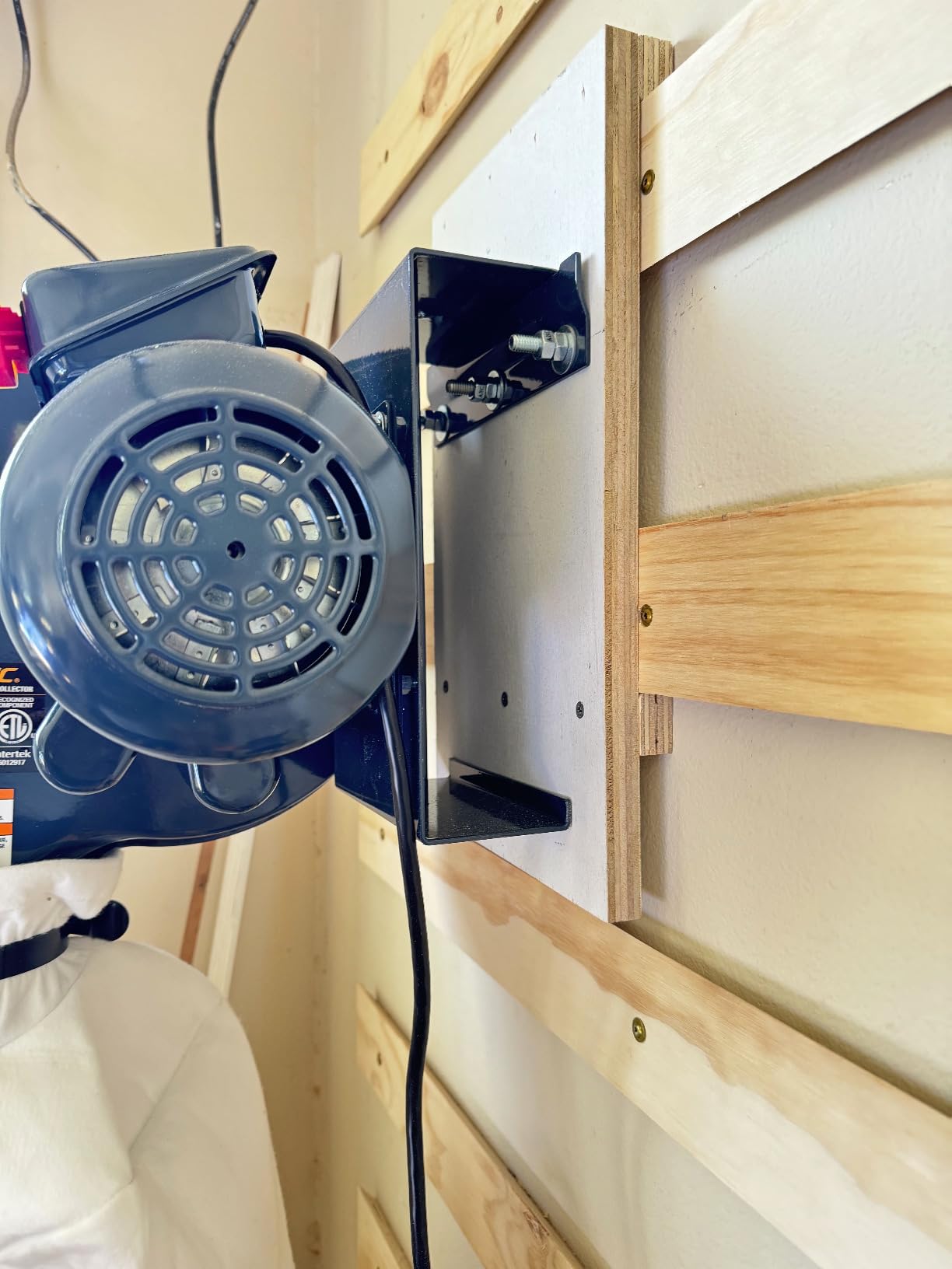 POWERTEC 1 HP, 560 CFM Wall Mount Dust Collector with 1 Micron Dust Collector Bags, Dust Collectors for Woodworking Dust Collection System (DC5371) customer photo 1