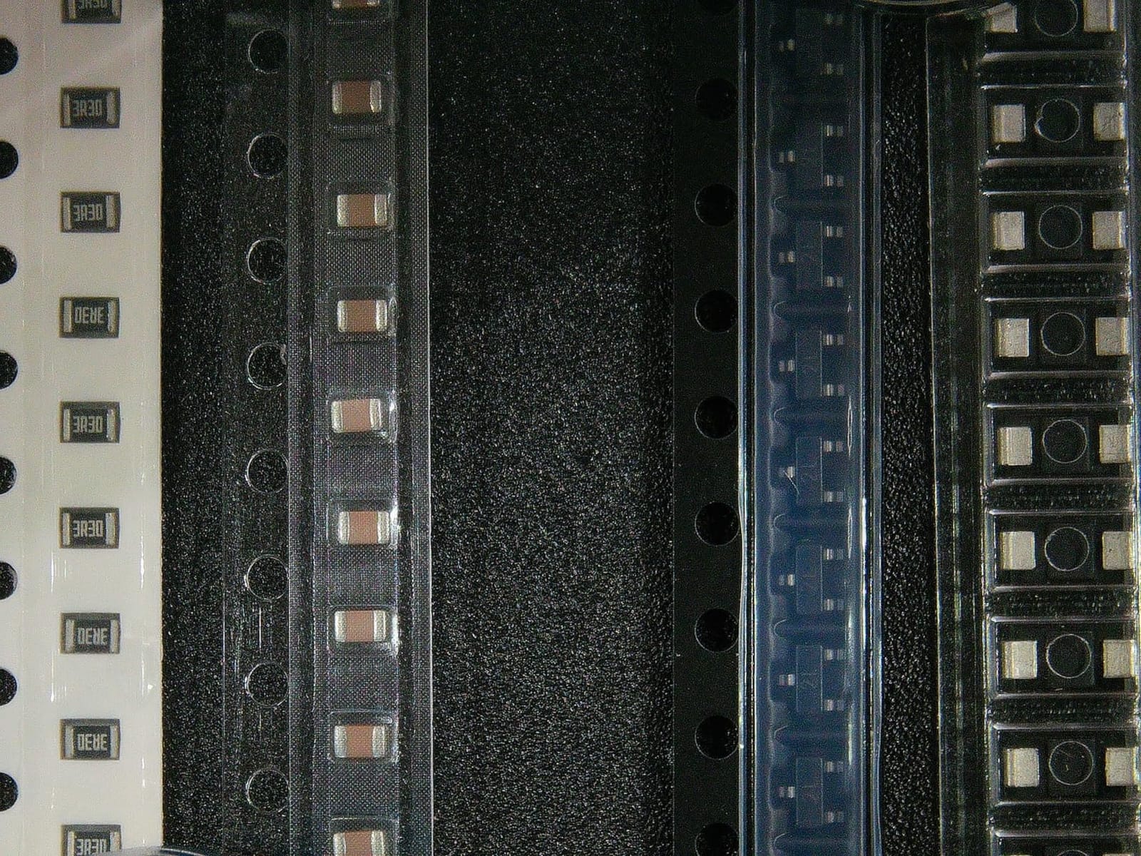 SMD 0805 Book, Resistors, Capacitors, Transistors, Diodes SMT Electronic Components Assortment - 5435 pcs customer photo 2