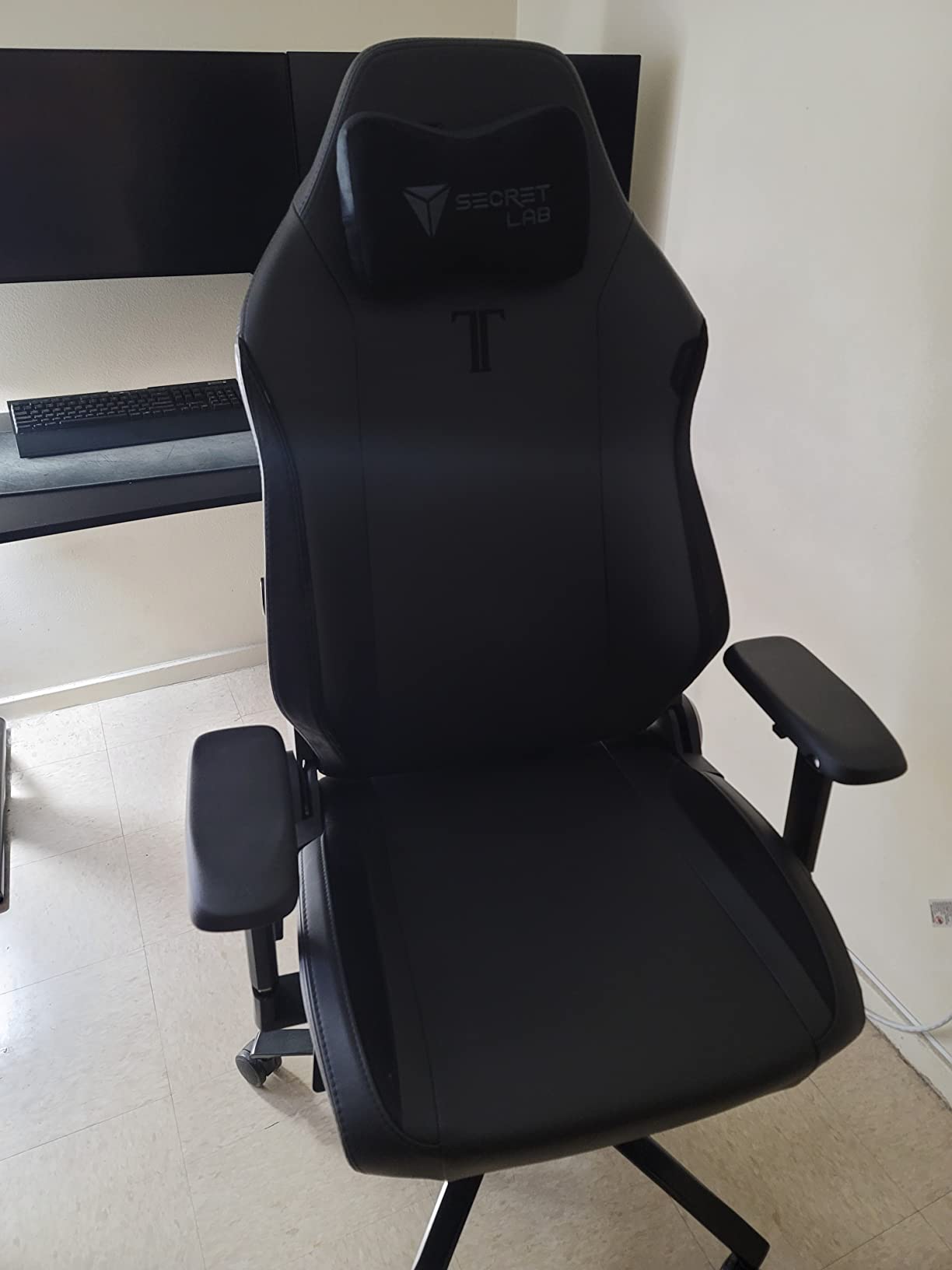 Secretlab Titan Evo XL Black Gaming Chair - Leatherette, Ergonomic | Lumbar Support, High Back, Reclining, Magnetic Head Pillow, Big & Tall (Up to 395 lbs), 4D Armrests, Height Adjustable, Basic customer photo 1