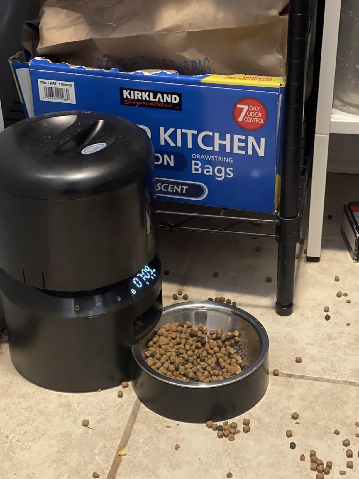 PETLIBRO Automatic Cat Feeder with Camera, 1080P HD Video with Night Vision, 5G WiFi Pet Feeder with 2-Way Audio, Low Food & Blockage Sensor, Motion & Sound Alerts for Cat & Dog Single Tray customer photo 2