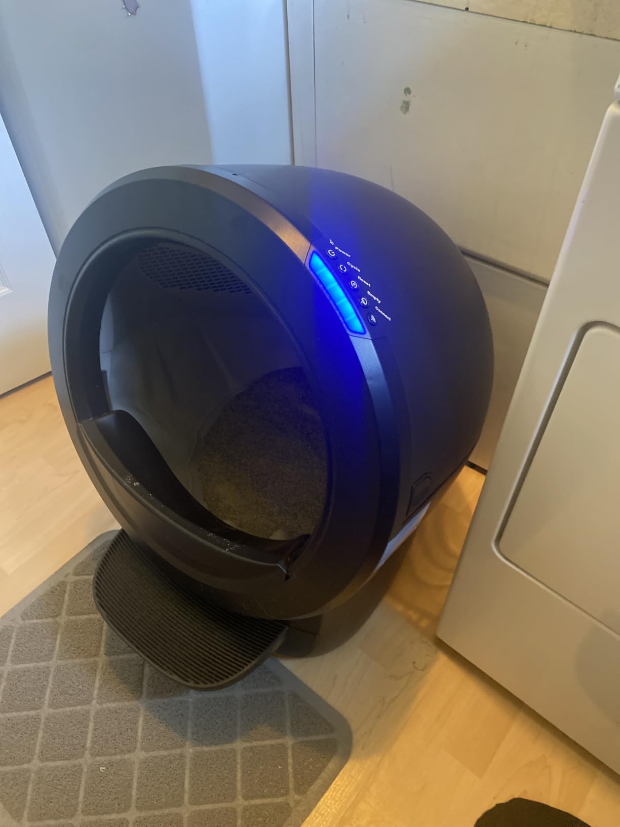 Litter-Robot 4, White - Automatic, Self-Cleaning Cat Litter Box, Helps Reduce Litter Box Odors, Works with Any Clumping Litter customer photo 1