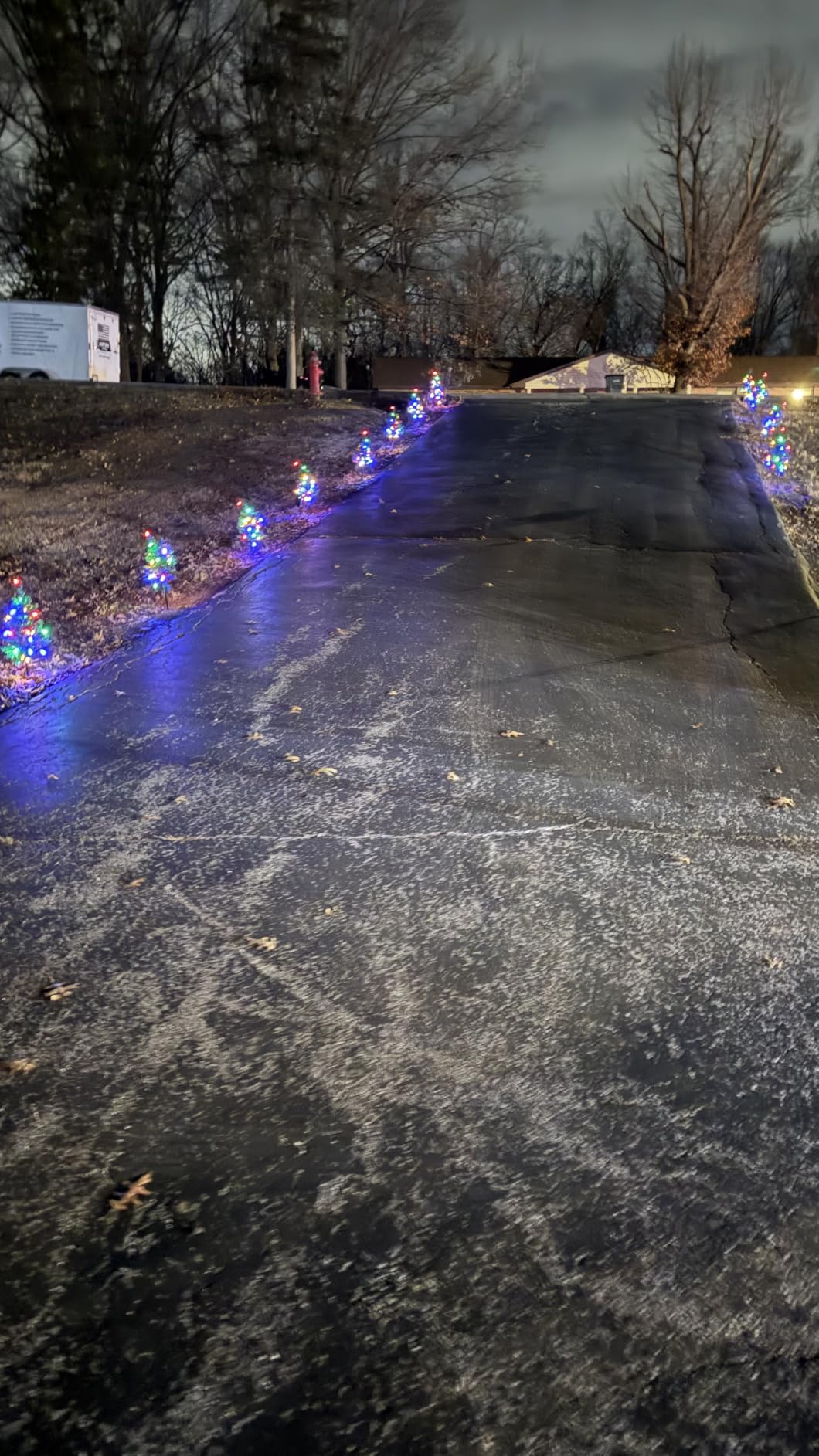 4 Set Solar Christmas Tree w/ 80pcs Multicolor C6 LED Christmas Lights for Outdoor Christmas Decorations, Solar Powered Prelit Small Christmas Tree for Holiday Outside Pathway Garden Yard Decor customer photo 1