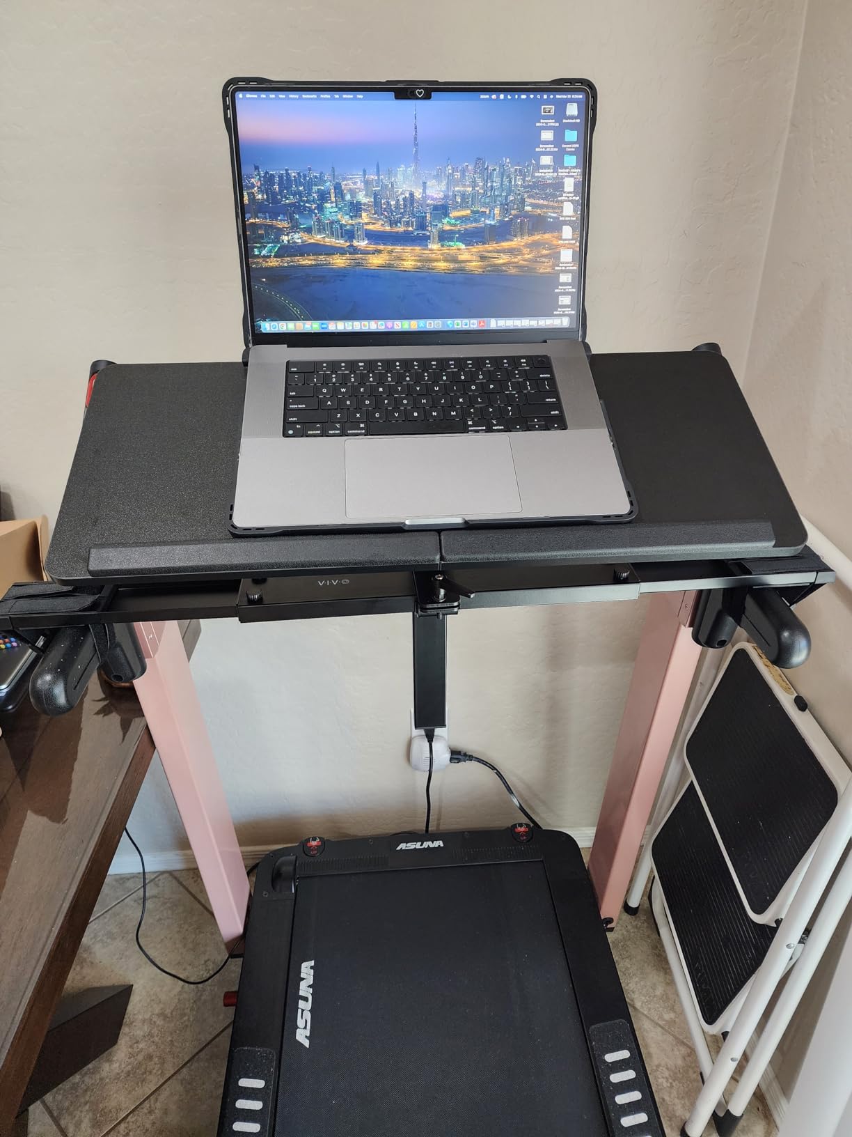 VIVO Universal Wooden Laptop Treadmill Desk, Adjustable Ergonomic Notebook Mount Stand for Treadmills, Includes Mouse Pad and Wrist Support, Stand-TDML4 customer photo 1