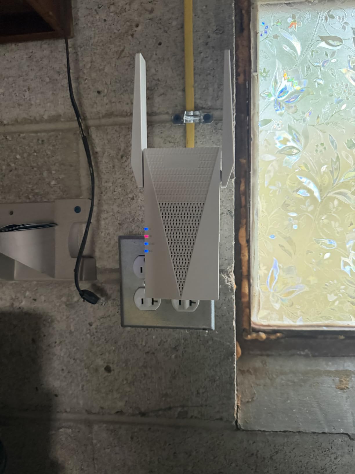 TP-Link AX3000 WiFi 6 Range Extender | PCMag Editor's Choice | Dual-Band Wireless Repeater w/Ethernet Port | Up to 2400 Sq. Ft., 64 Devices | Internet Signal Booster | APP Setup | EasyMesh (RE715X) customer photo 2