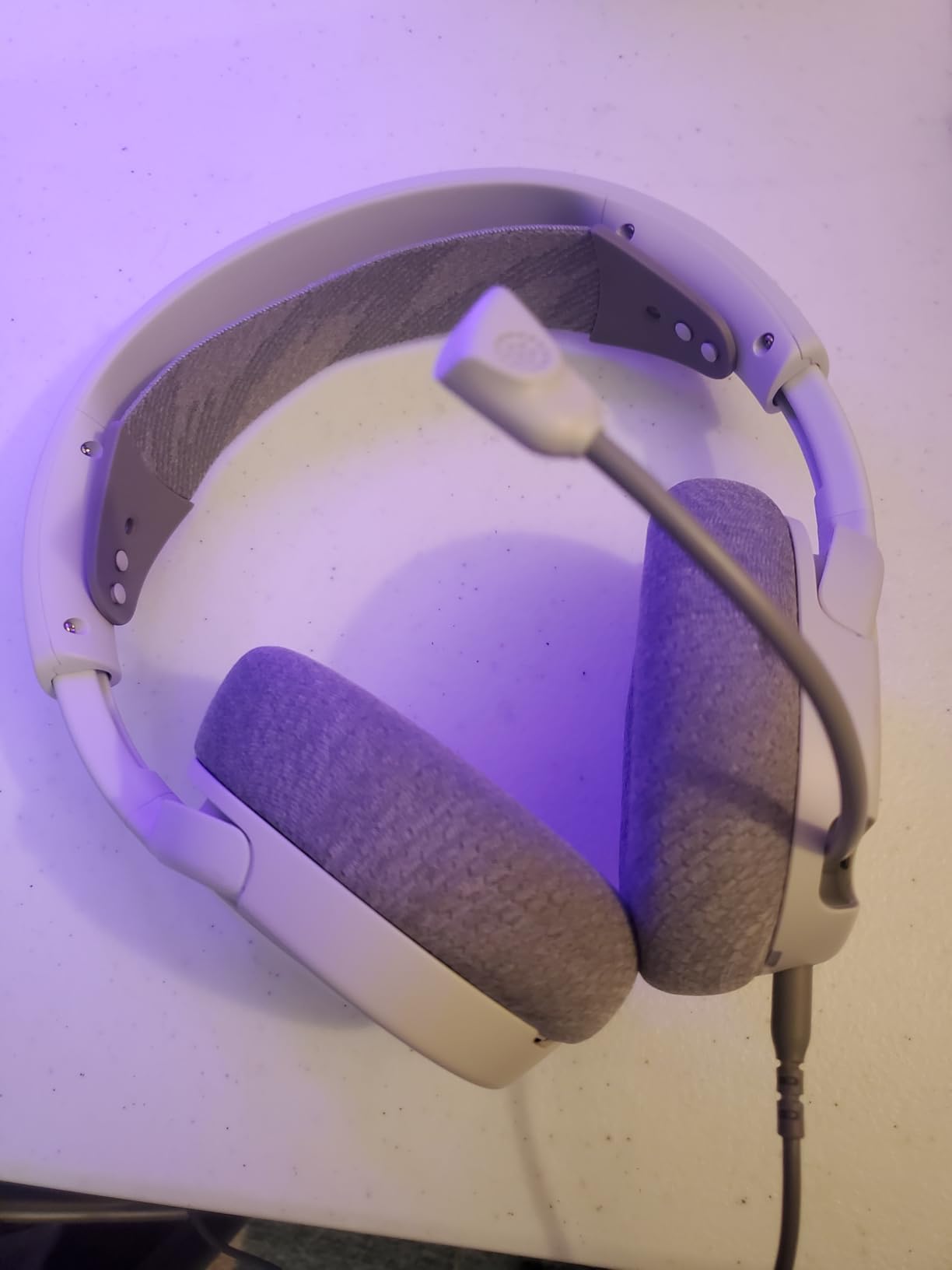 Arctis Nova 1P Multi-System Gaming Headset - Hi-Fi Drivers - 360 Spatial Audio - Comfort Design - Durable - Lightweight - Noise-Cancelling Mic - PS5/PS4, PC, Xbox, Switch - White customer photo 2