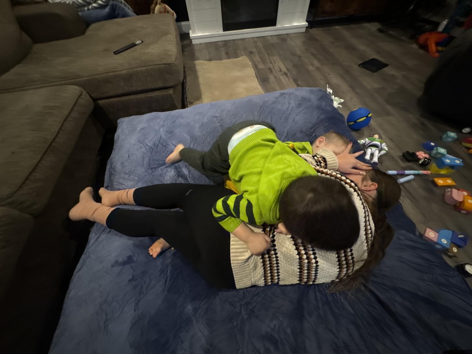 Cheer Collection Crash Landing Pad - Landing Pads for Kids Sensory with Washable Cover - Sensory Room Must Haves - Crash Mat (4' x 4' FT) customer photo 1