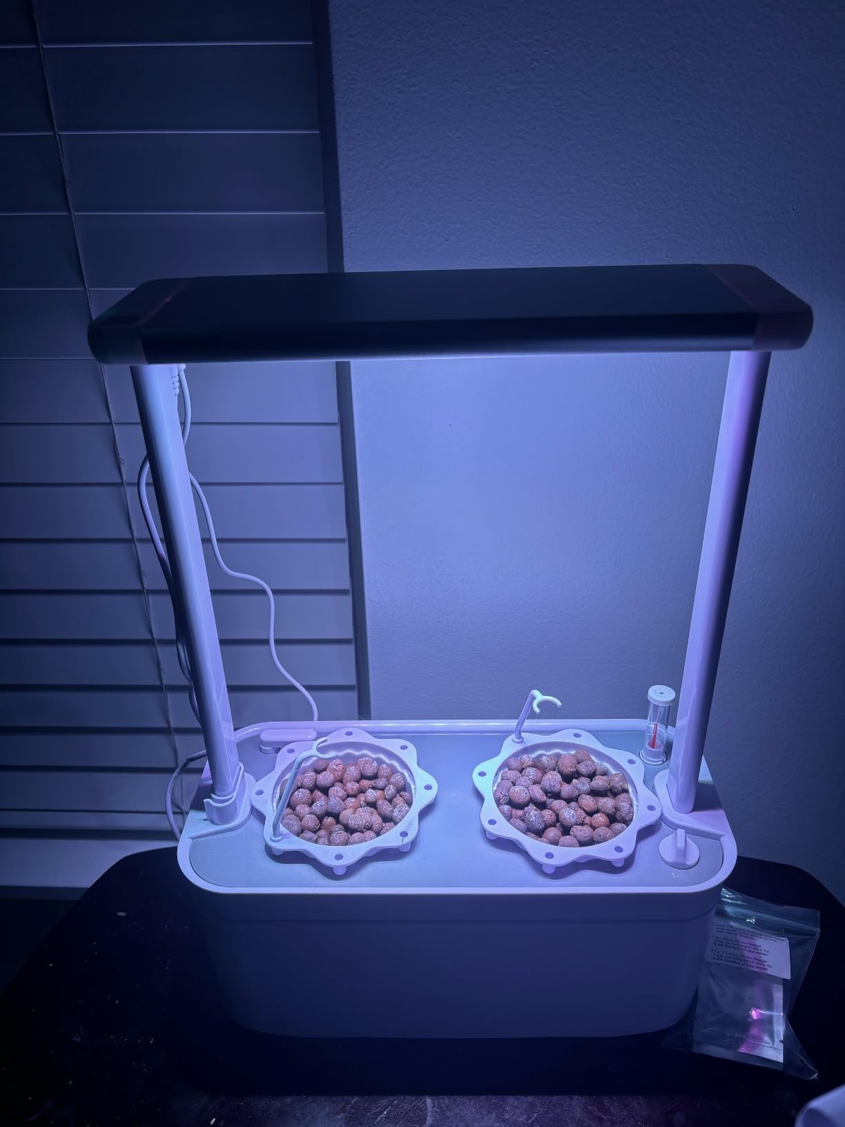 Tall Hydroponics Growing System kit with Height Adjustable Light & Trellis customer photo 1