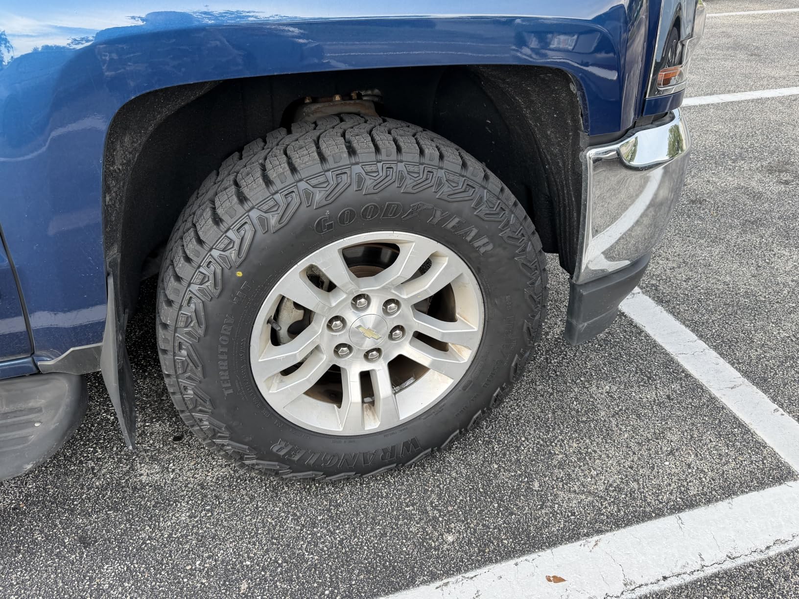 Goodyear 275/70R18 115Q C GOODYEAR WRANGLER TERRITORY MT BW customer photo 2