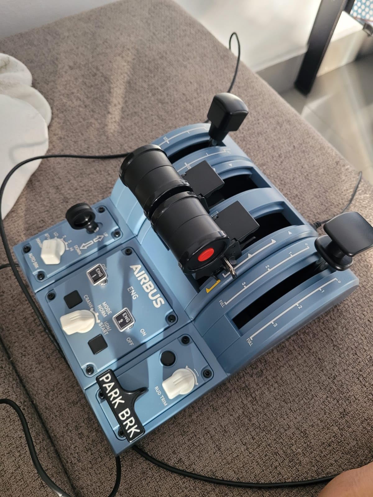 Thrustmaster TCA Captain Pack X Airbus Sidestick & Throttle - XBOX & PC | A320 1:1 replica, 14 remappable buttons, thrust reverser, twist rudder, 31 mappable quadrant buttons, 4 axes, for MSFS customer photo 1